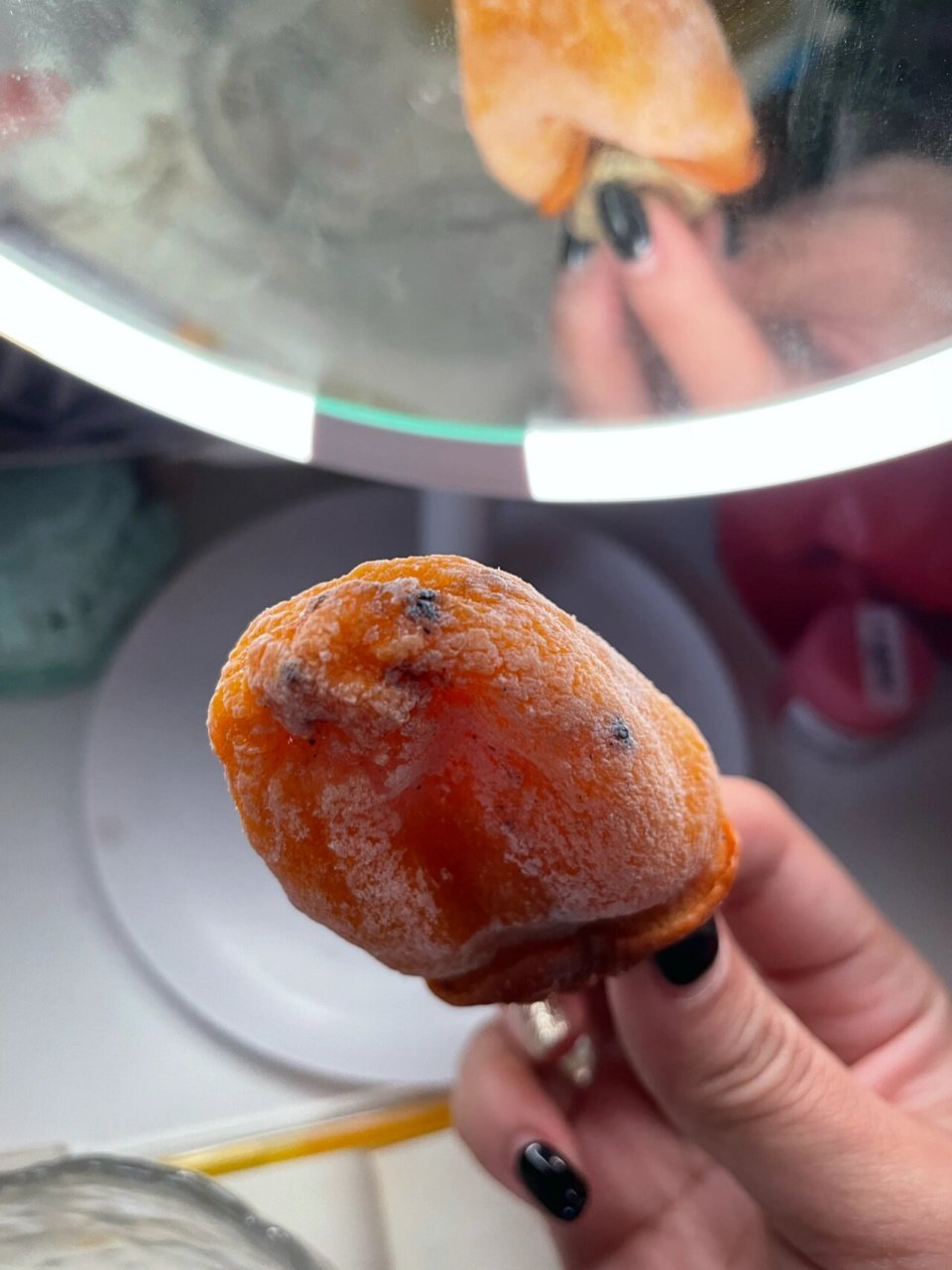 有没有爱吃柿饼的 这是发霉了吗?