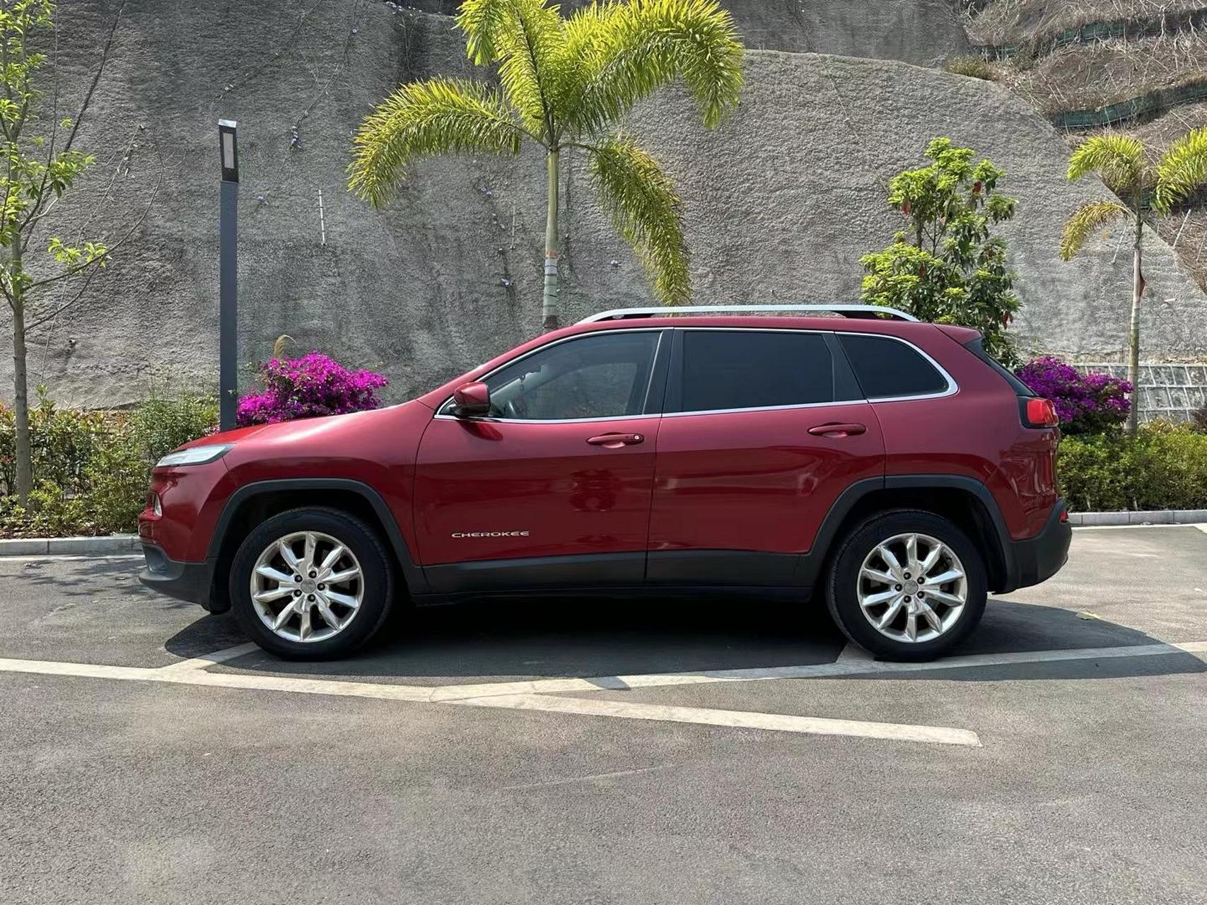 jeep自由光(进口) 【上牌时间】2015年7月 【行驶里程】8.