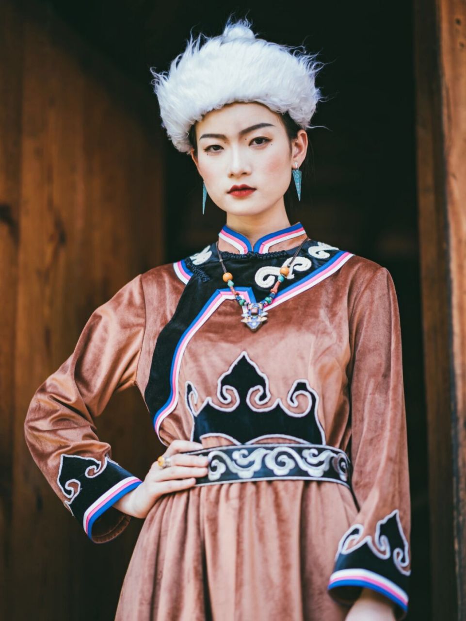鄂伦春族女性服饰图片