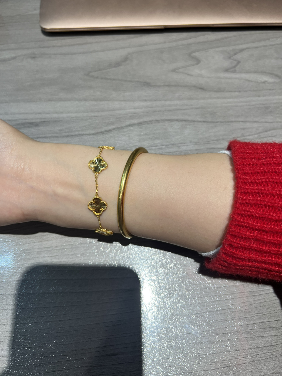 准老公提前送的情人节礼物975g黄金五花手链 准老公说,999朵玫瑰花