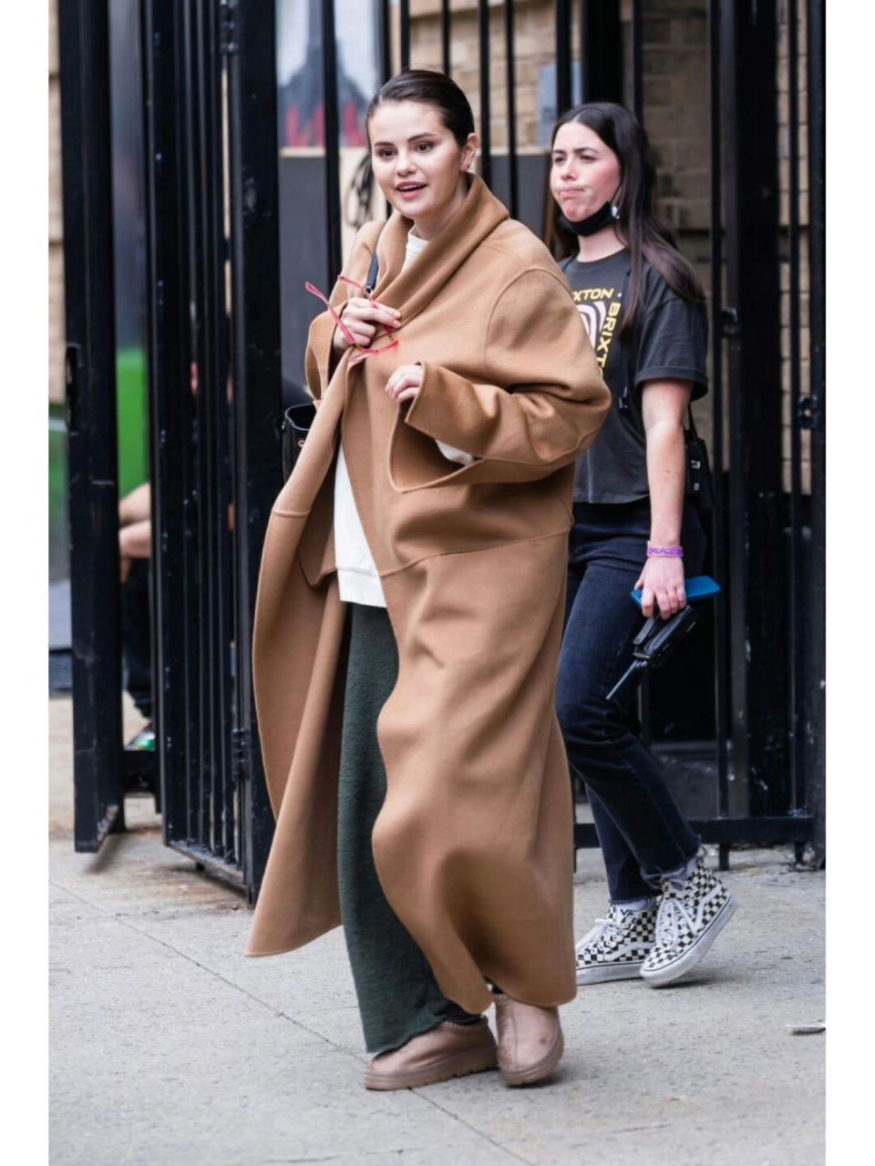 赛琳娜最新街拍|舒适又高级的老钱风穿搭 selena gomez 赛琳娜戈麦斯