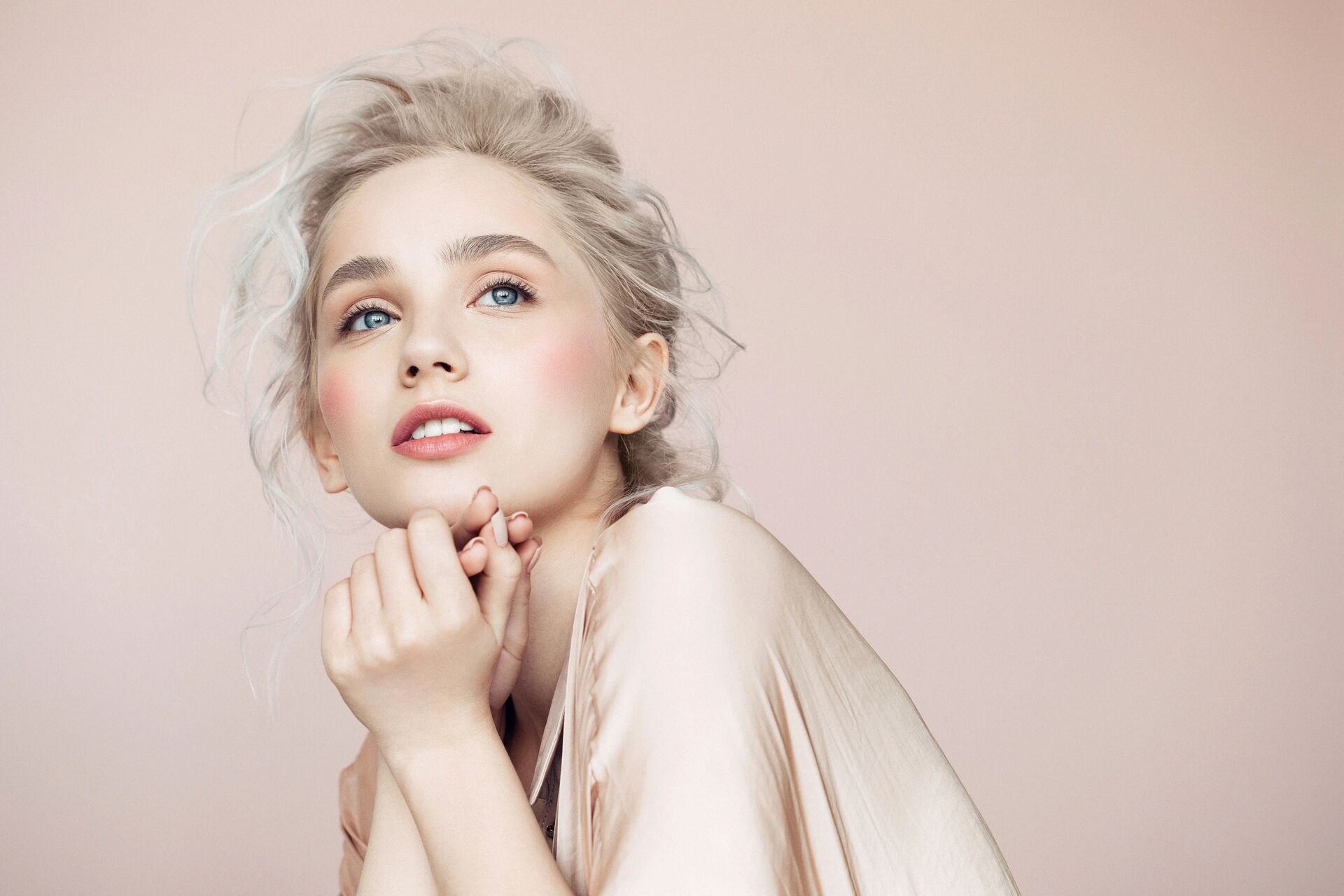 欧美女模特高清大图医美美业素材 好看 截图直接用 需要原图留言喊