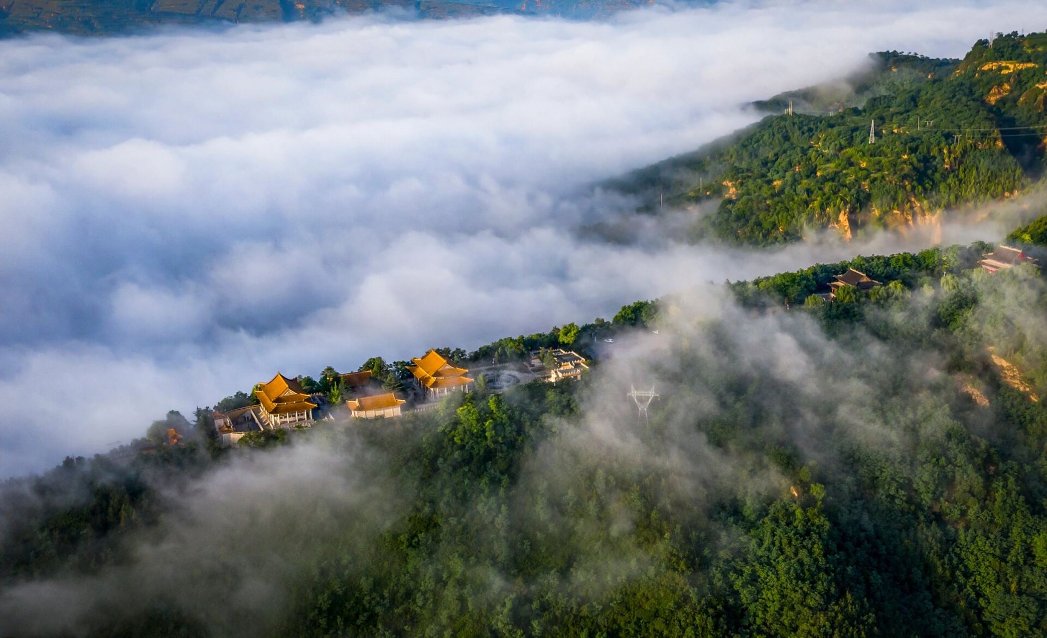故乡的原风景:西王母宫山 西王母宫位于中国丝绸古道甘肃泾川县城以西