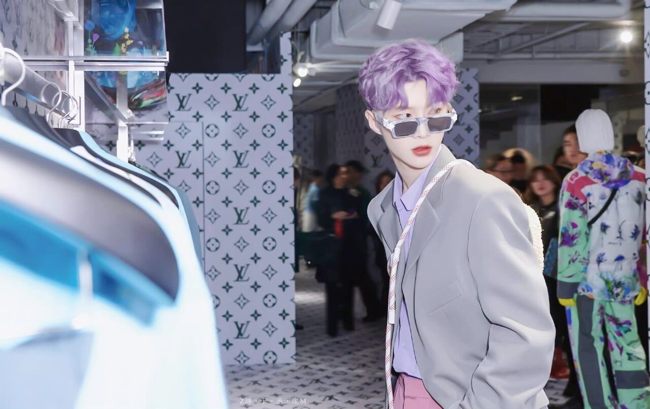 紫发丞哥是心尖尖上的人a 人见人爱范丞丞 花见花开福西西 紫发丞哥我