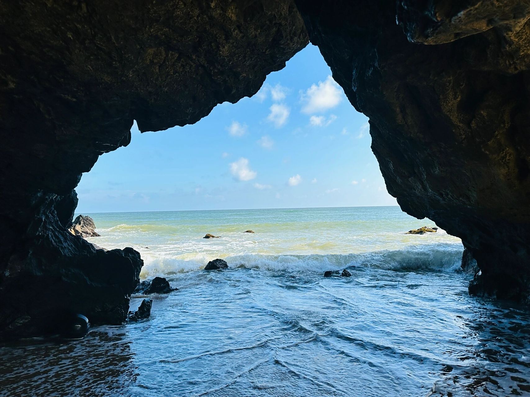 万宁山钦湾燕子洞   燕子洞美