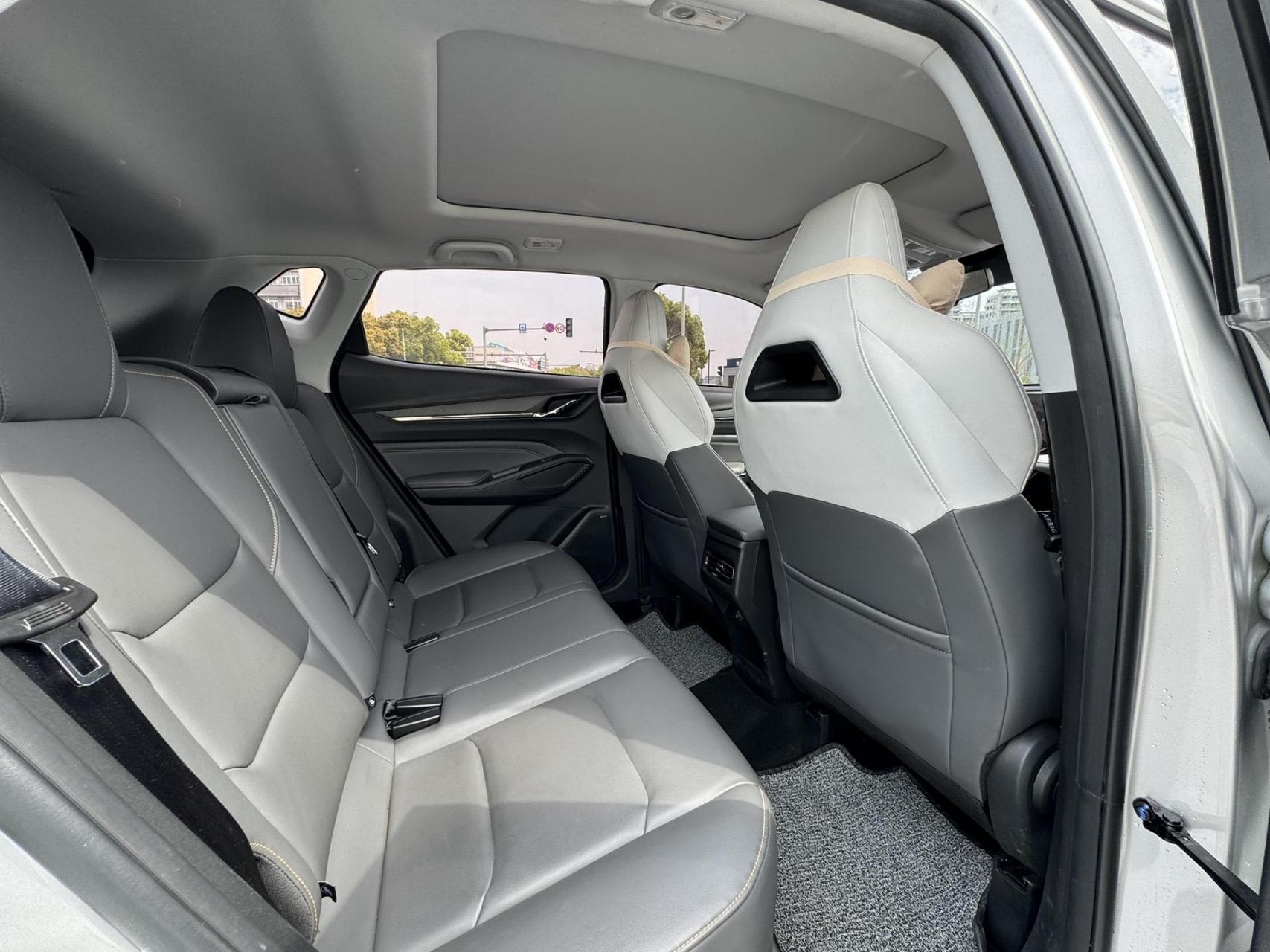 长安欧尚x5plus 顶配 车型:越野车 车体颜色:灰色 上牌时间:202312月