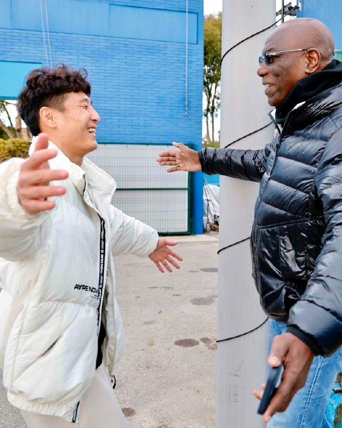 多特蒙德今日表现抢眼，武磊整场无解，教练赛后亲自拥抱