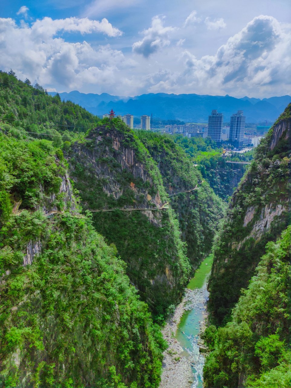 黔江城市大峡谷图片