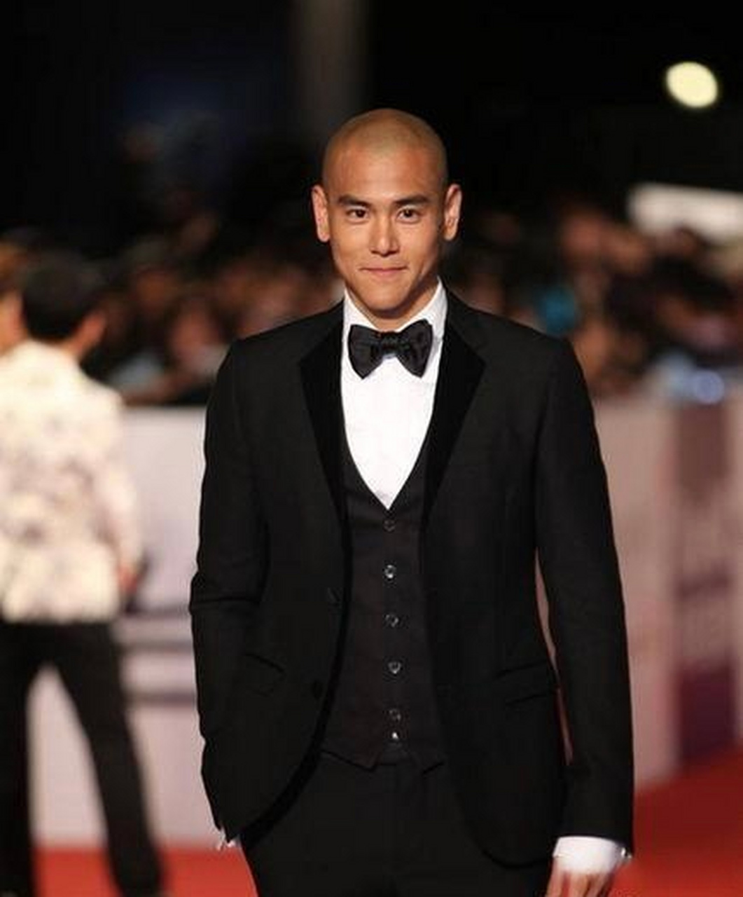 光头才是检验帅哥的标准,这些剔了光头的男明星真是一个比一个帅,谁的