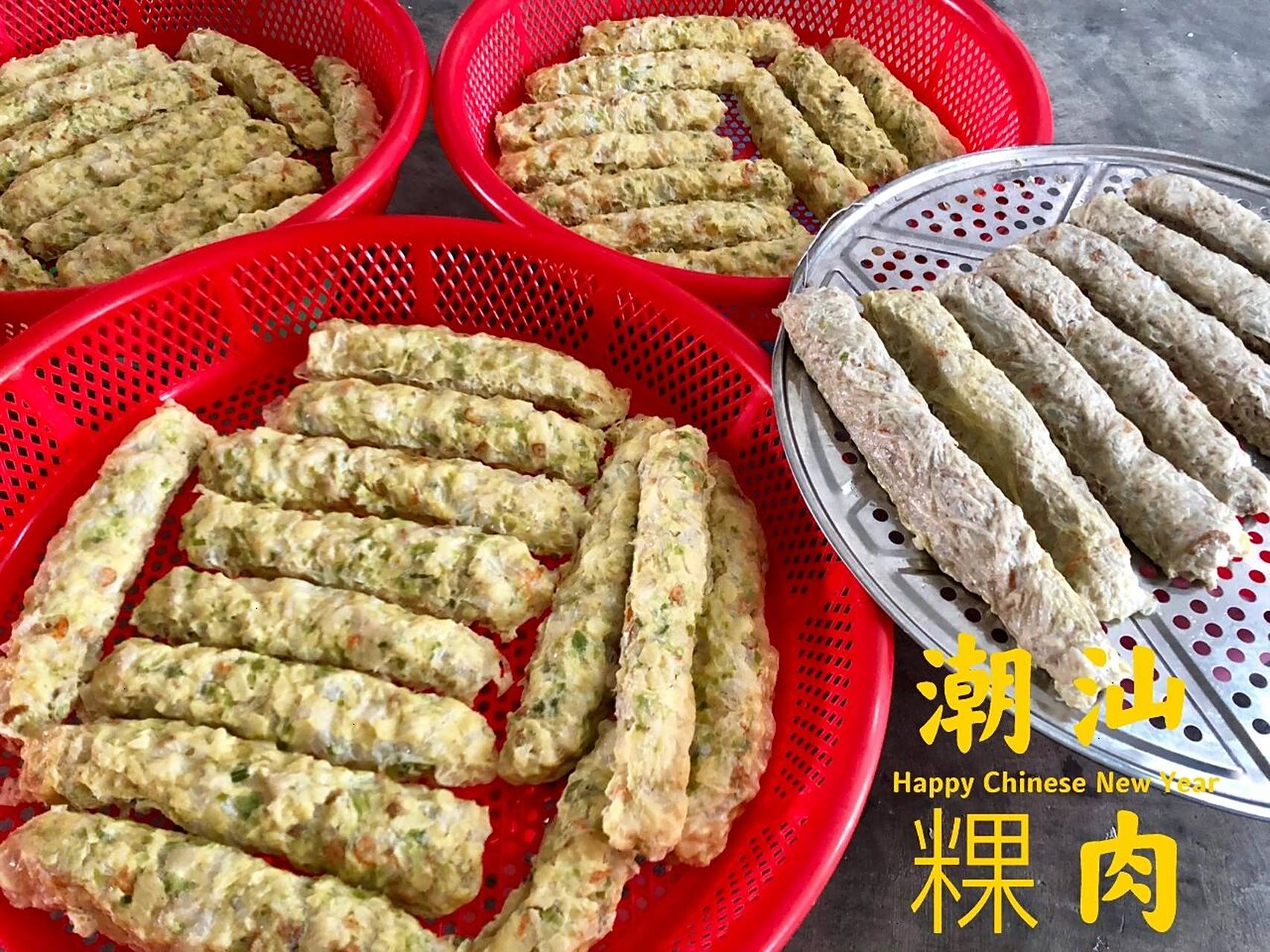 潮汕粿肉是采集当天新鲜的猪油,马蹄,香葱,虾仁等佐料调制而成,在用