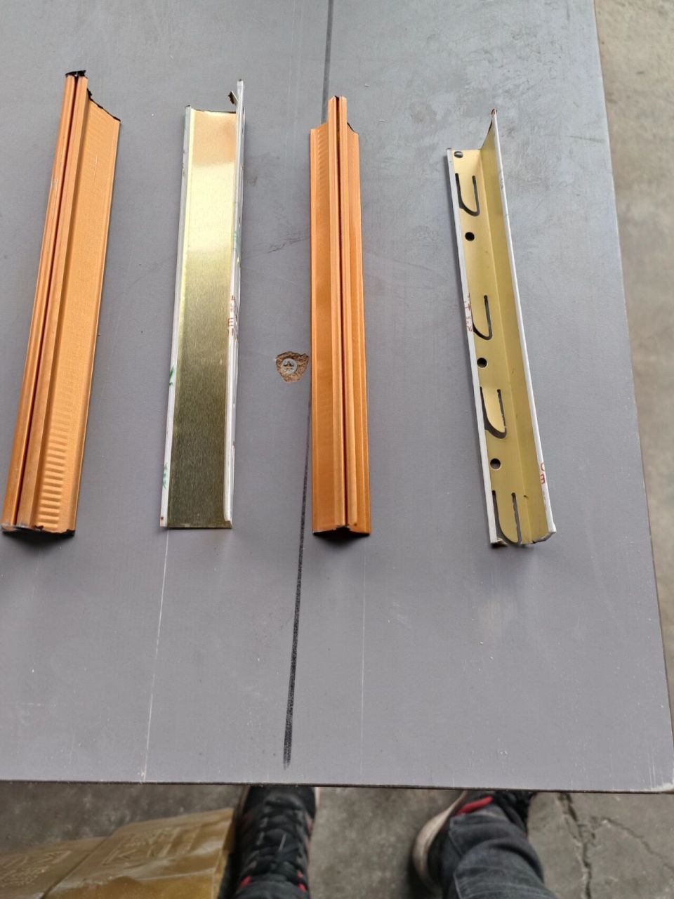 三角龙骨,铝扣板边角 三角龙骨分为 88  98  108  118边角有厚度分别