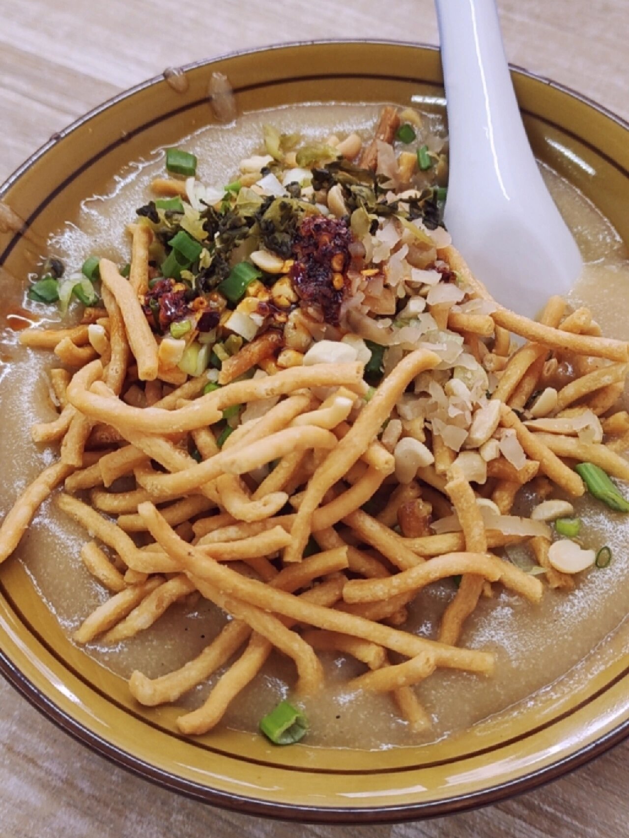 不知道大家有没有吃过这个是四川南充的小吃叫油茶真的好好吃