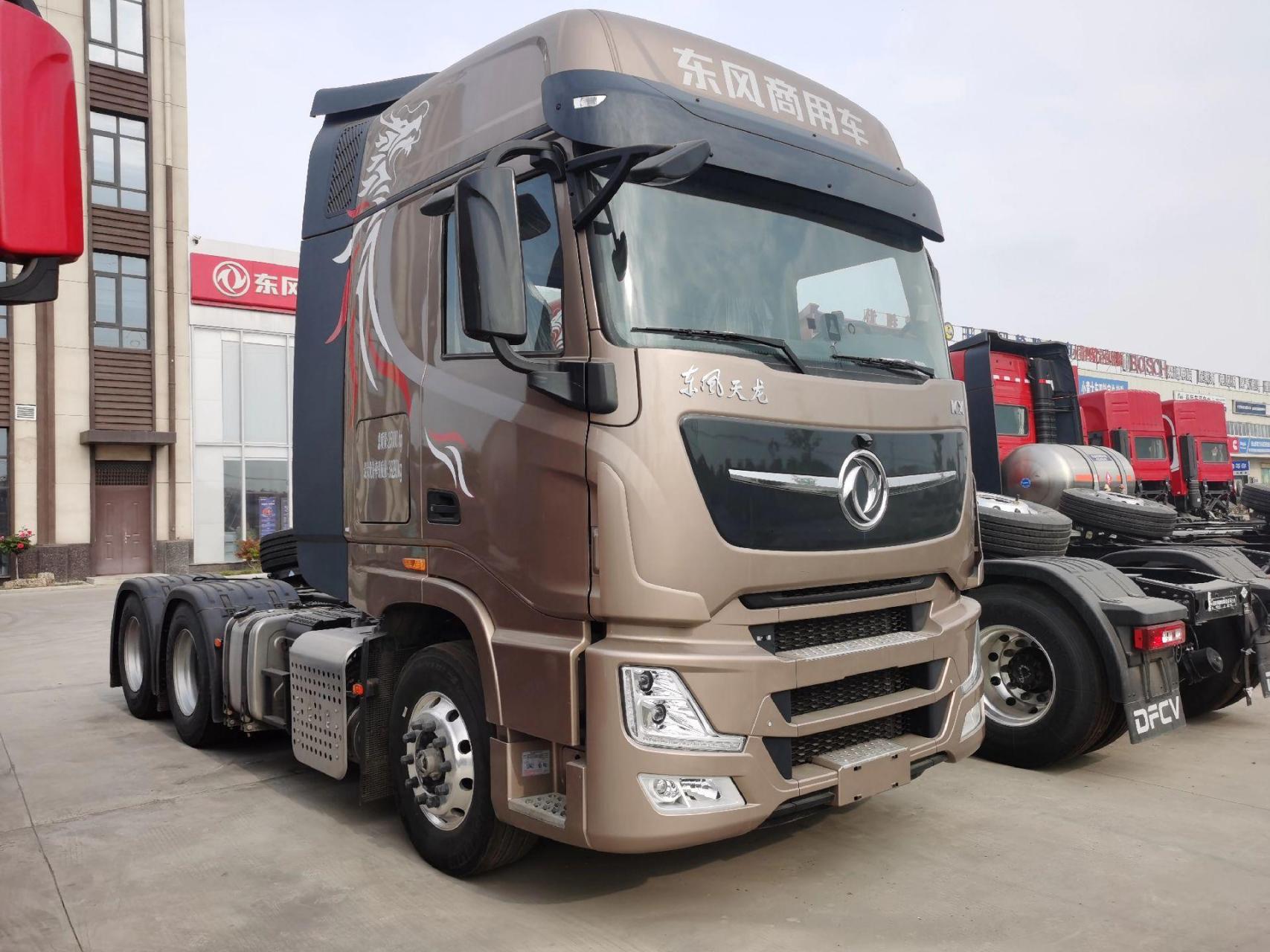 特价车型推荐:东风天龙王者旗舰600马力牵引车,自动挡带液缓,气囊桥