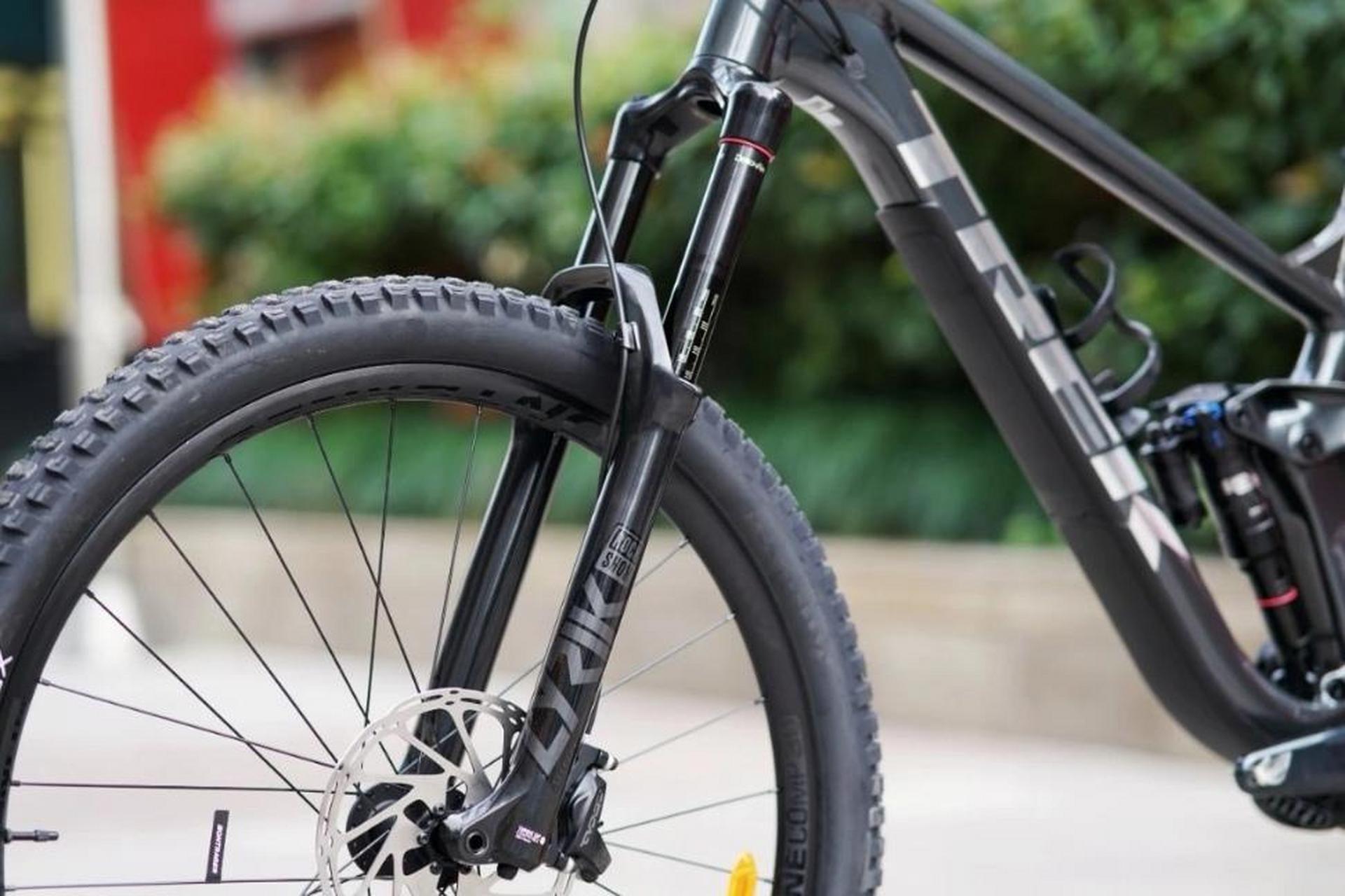 slash是一款耐力型山地自行车,为辽阔的全山地形打造.