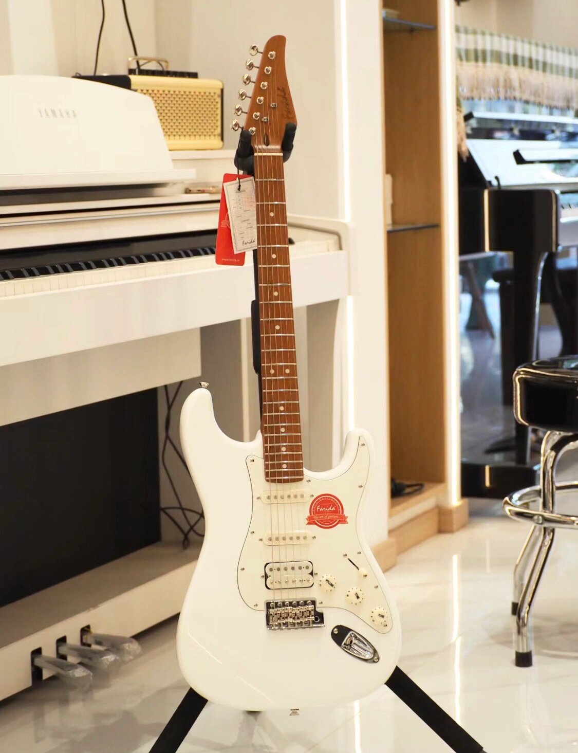 推荐一款新手入门电吉他法丽达f-5020