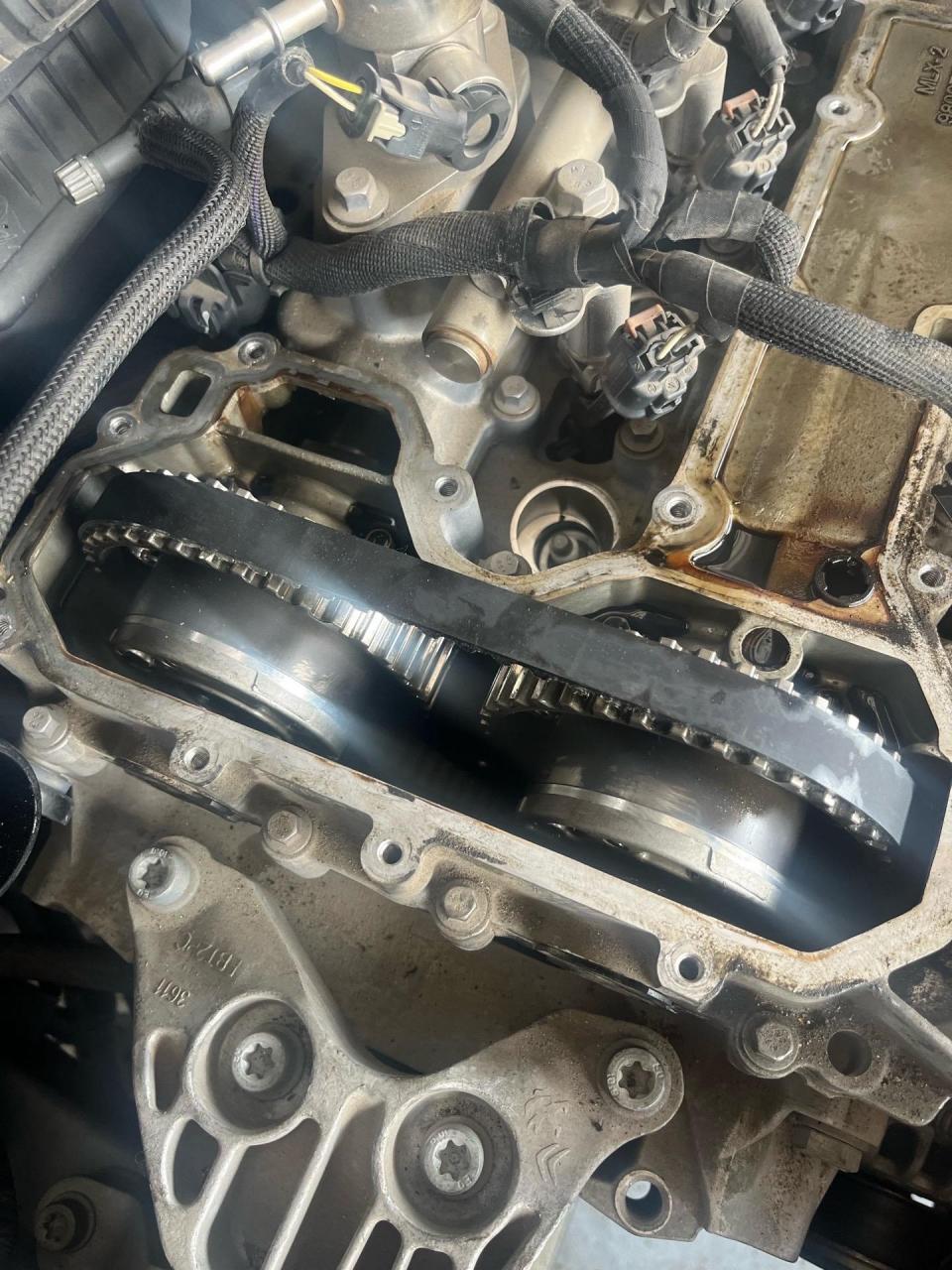 标致308s 1.2t需定期更换正时皮带.