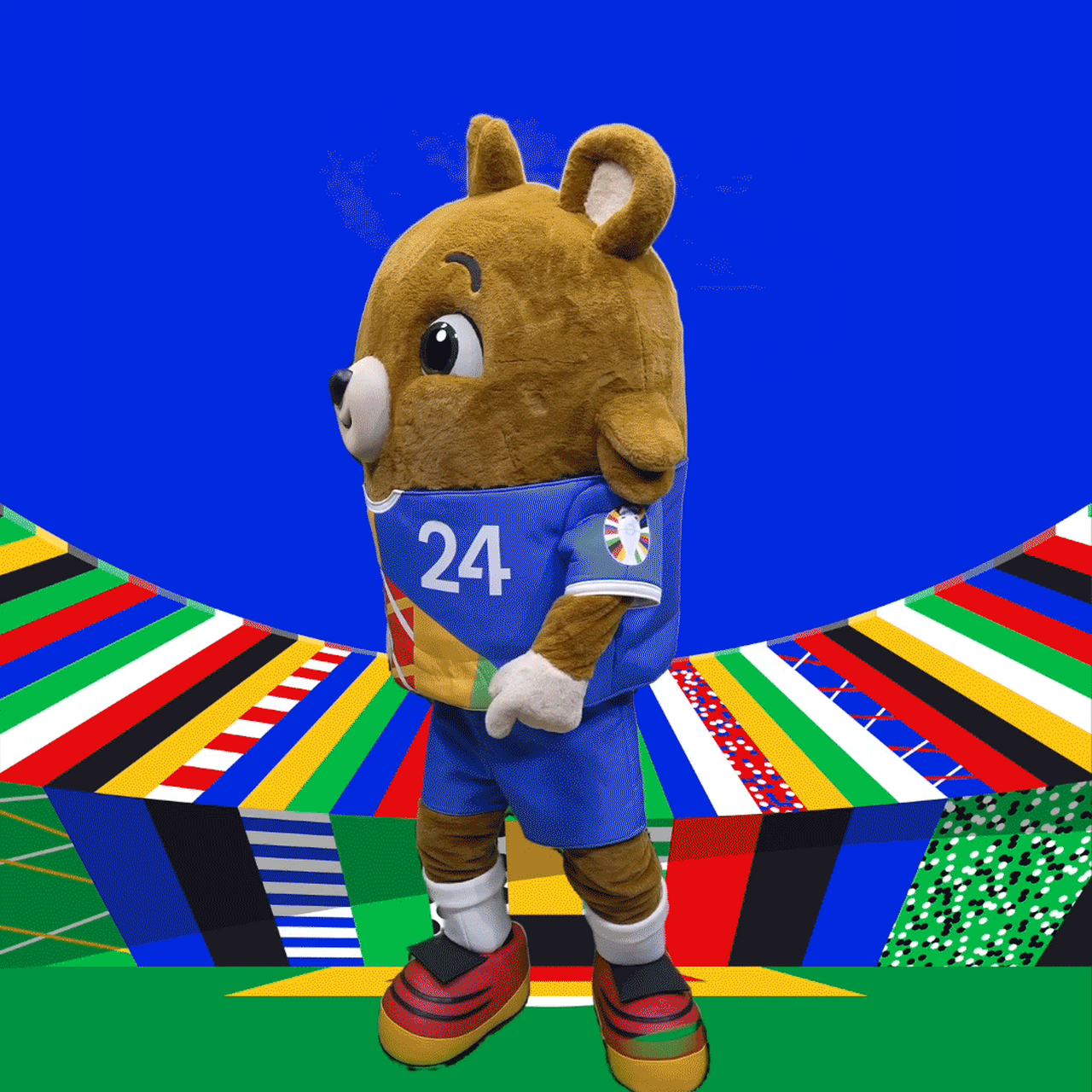 欧洲杯吉祥物好萌02没人可以拒绝欧洲杯吉祥物阿尔巴特熊的可爱