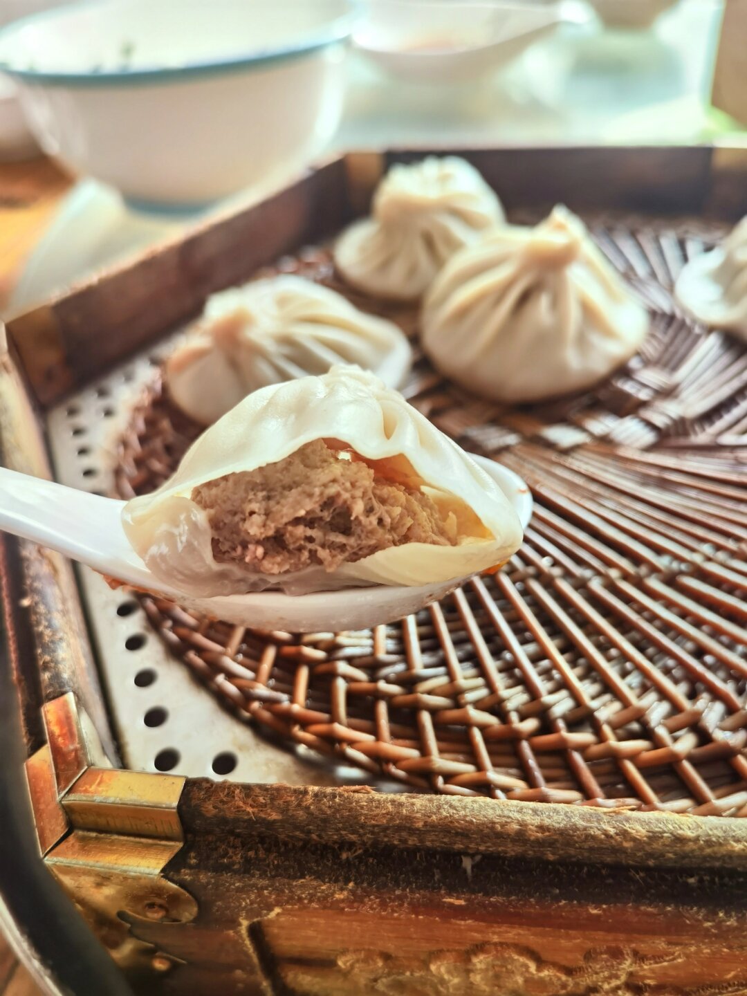 贾三灌汤包 就在白云观旁边!