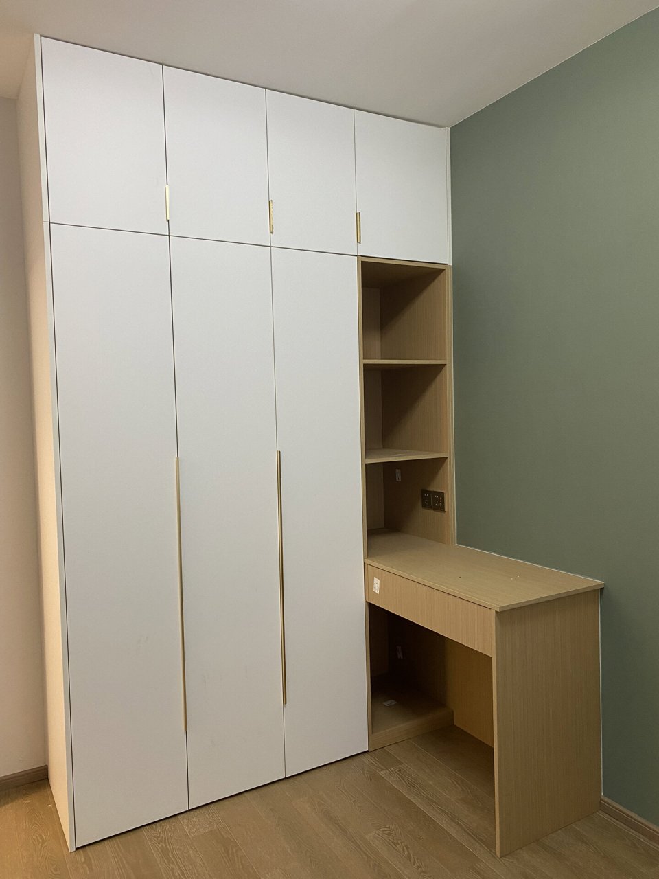 实景拍摄|原木色搭配白色柜门,温馨的家!