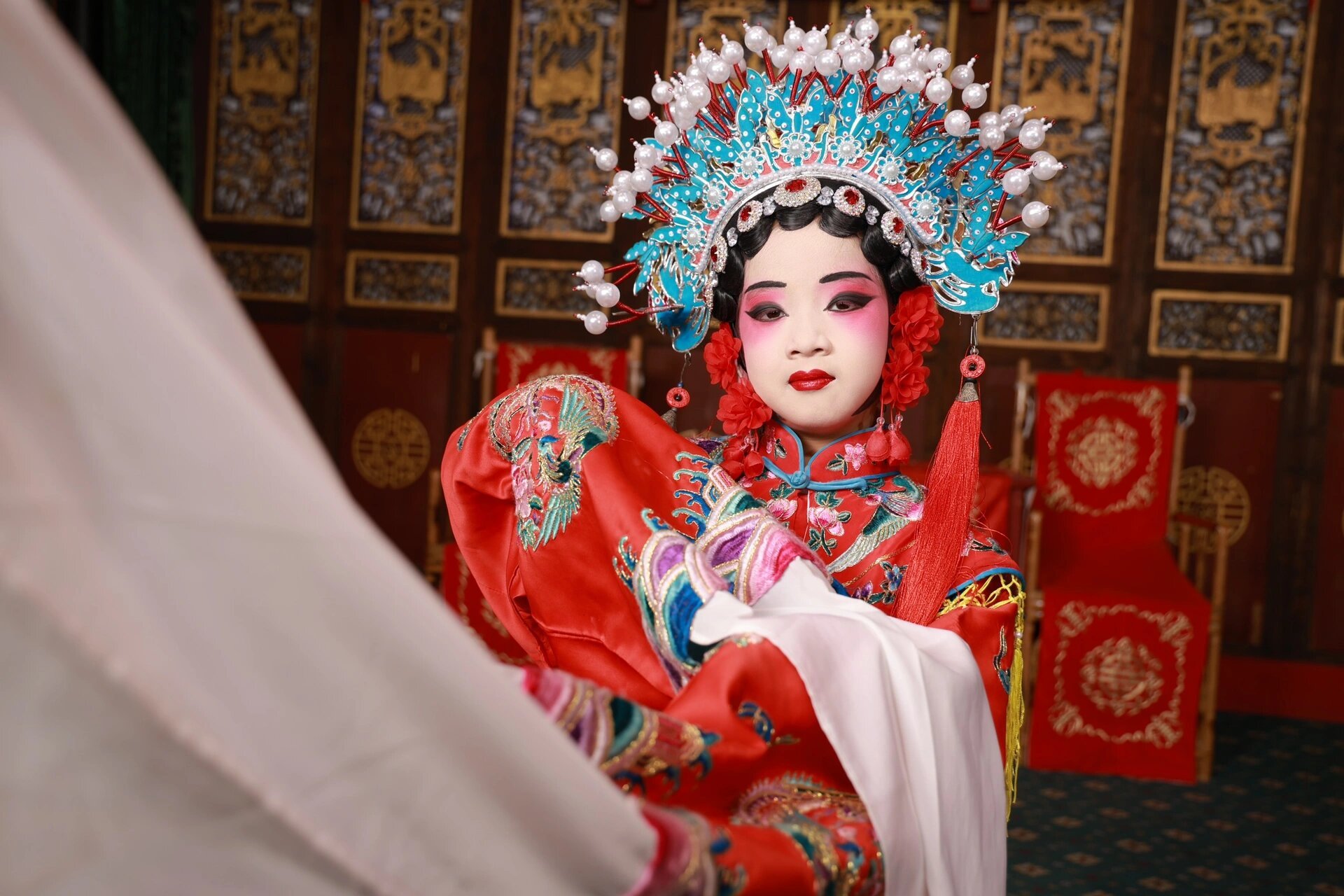 来成都川剧变脸是必须看的,看完川剧后再体验了一把戏服妆造,体验值