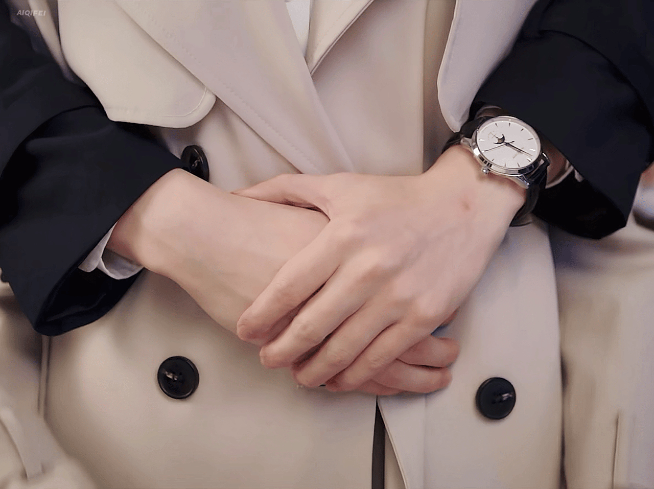 沃天,这居然是成毅的手!