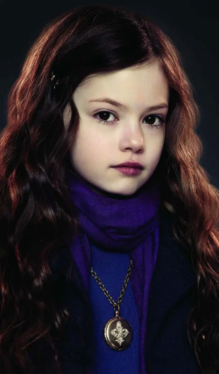 《暮光之城》里的童星麦肯基·弗依长大了颜值更高了