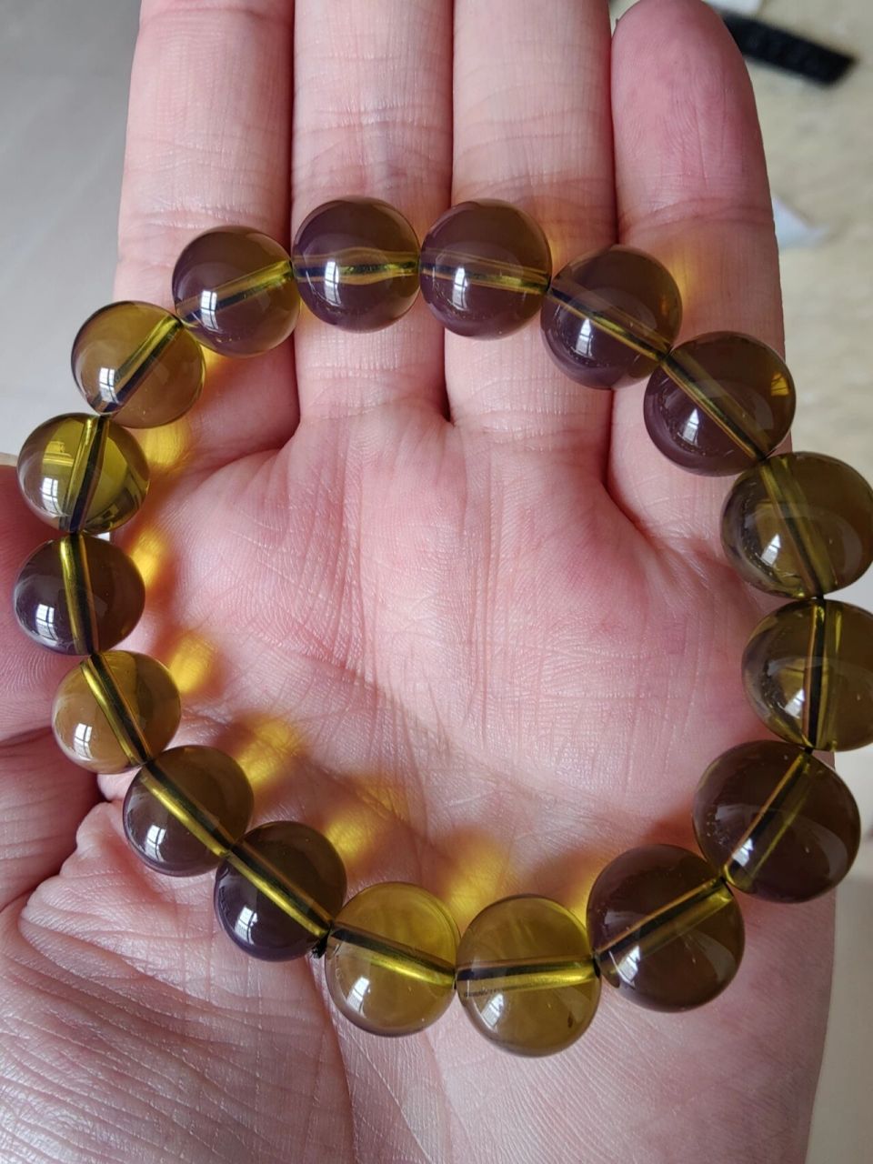 真假蓝珀 蓝珀,一真一假.友友们能看出来吗