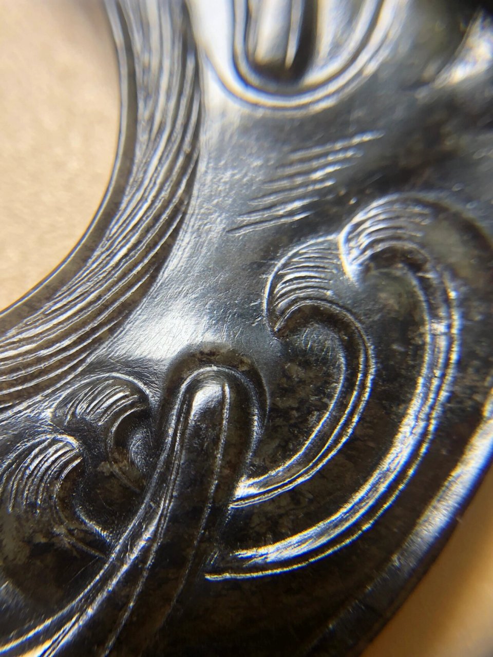 古玉之美——水银沁龙纹饰玉壁 料工型纹沁,五大要素