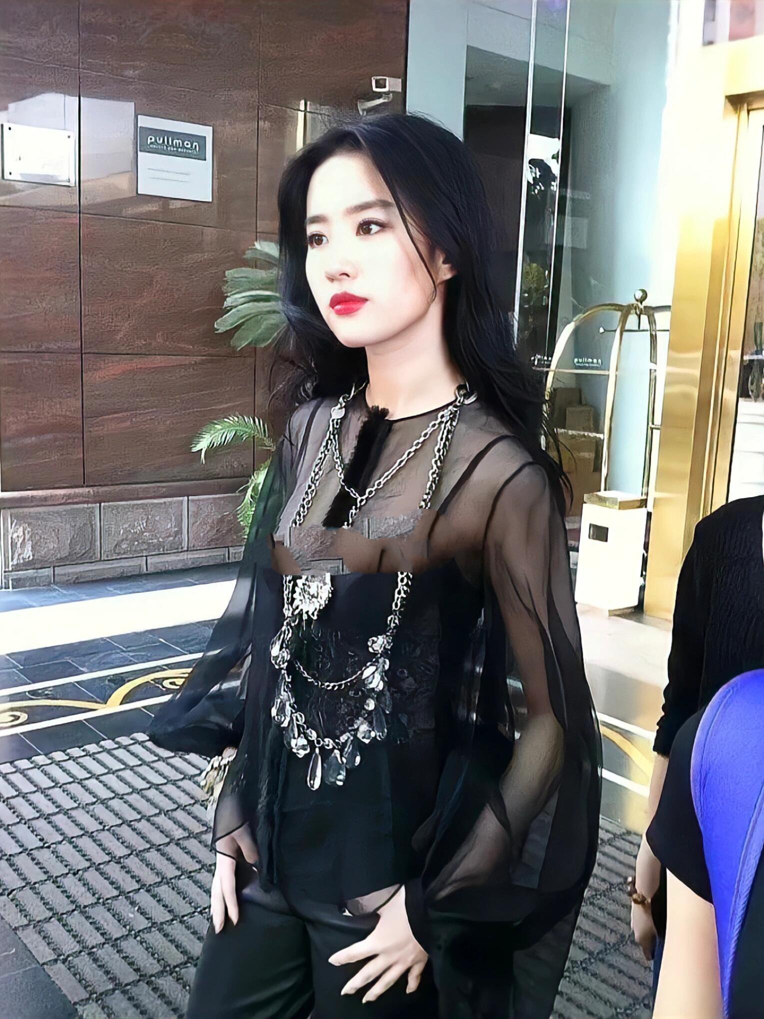 美人图鉴 |刘亦菲 包子脸×透视装 亦清纯  包子脸尚存的刘亦菲=菲包