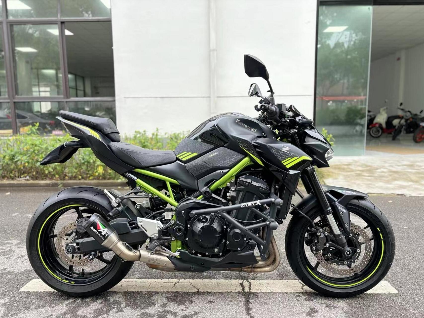 2021款川崎z900测评图片