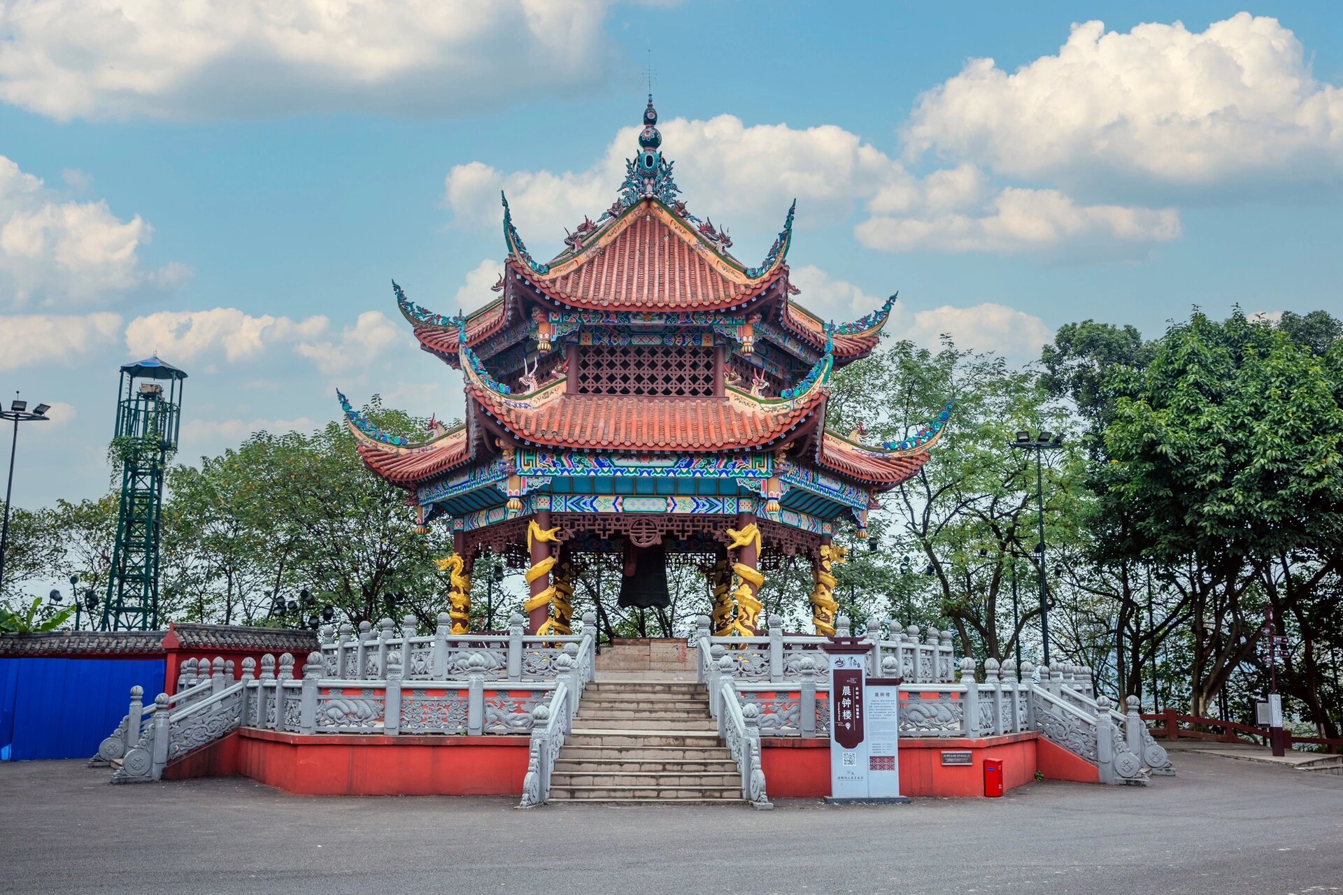 南充鹤鸣山 到南充旅游,不能错过的就是鹤鸣山,南充的鹤鸣山比着成都