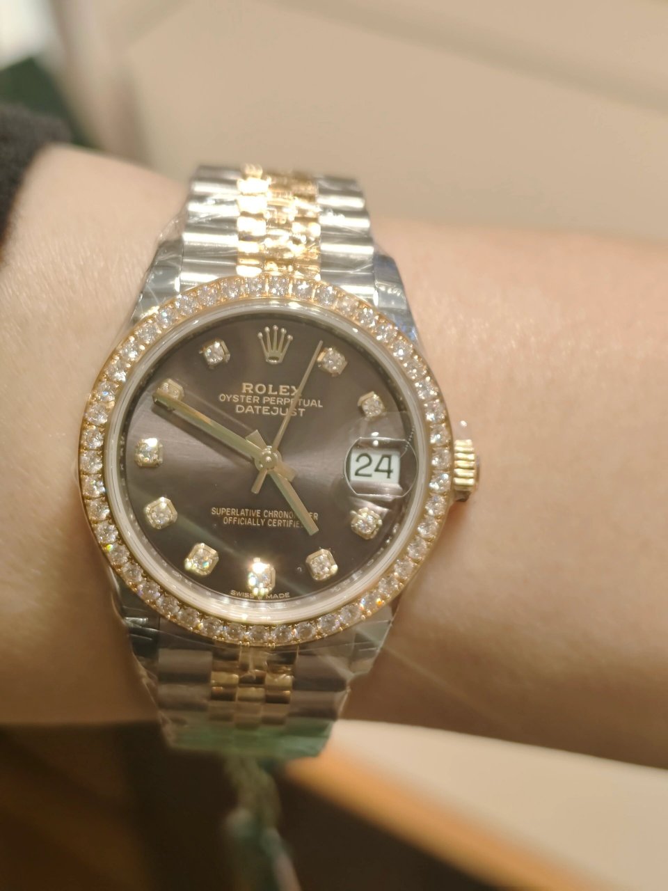 劳力士日志31满钻石板灰女表专柜现货
