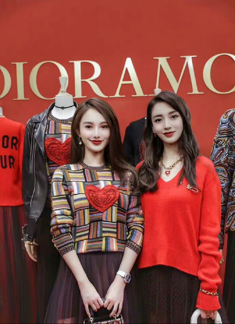 angelababy和黄晓明新女友合照  还真是宛宛类卿啊