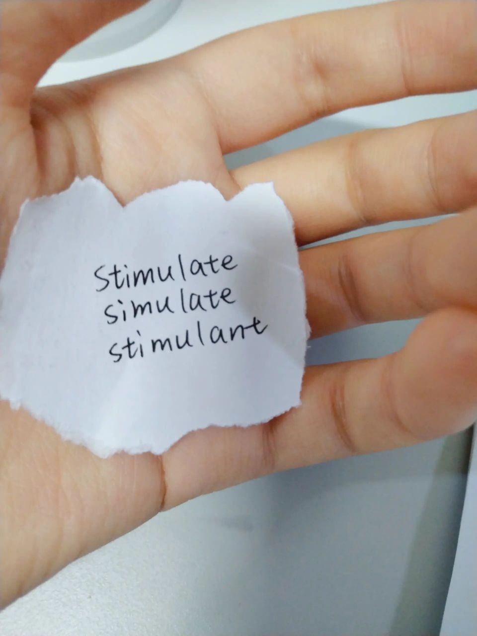 看好了 我不是ta ①stimulate  v.