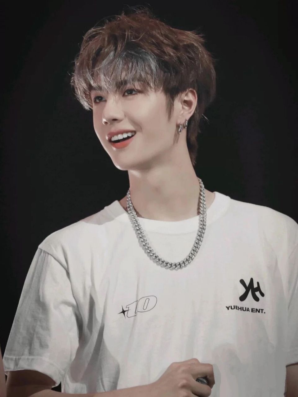 王一博95高清图片     王一博95高清图片