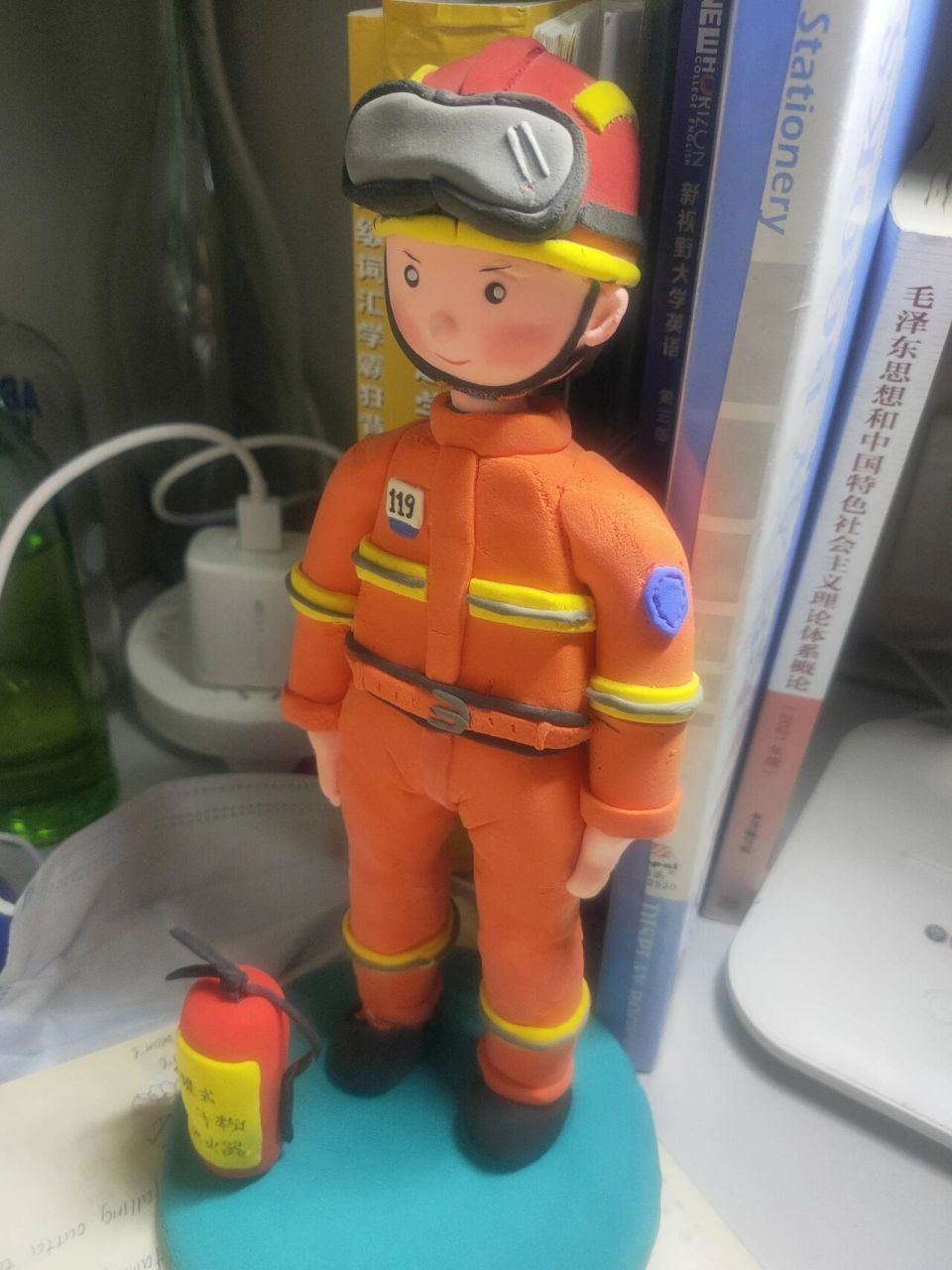 超轻黏土作品消防员