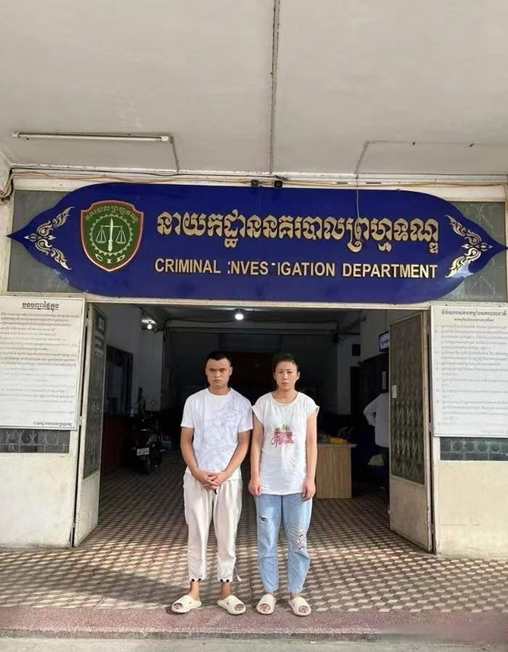 近日,韩国33岁漂亮女网红边娥英在柬埔寨被害,身裹红布被弃尸于水沟.