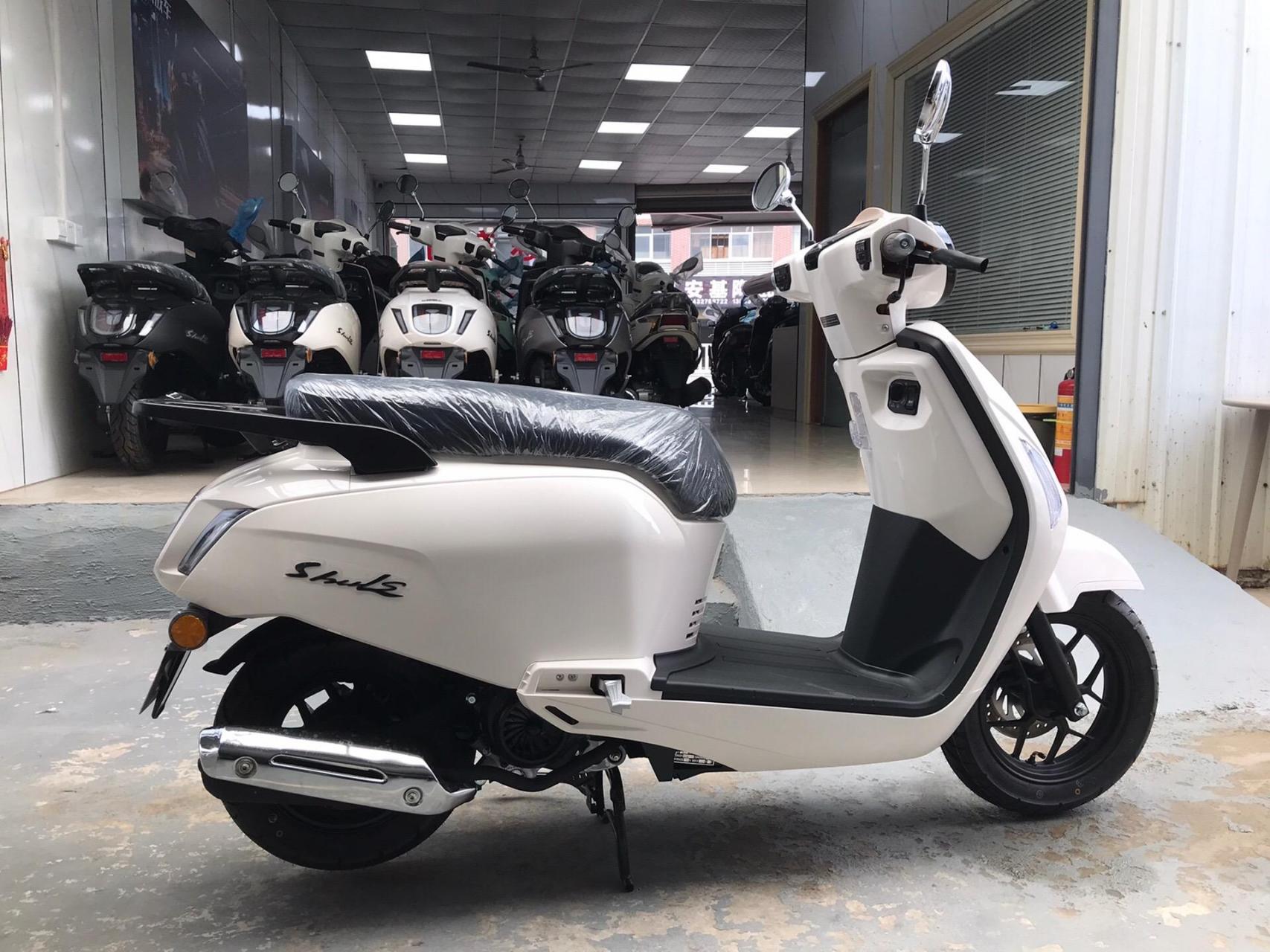 豪达125c龟仔,la珍珠白色,升级版智能锁,液晶仪表,usb充电接口,全车