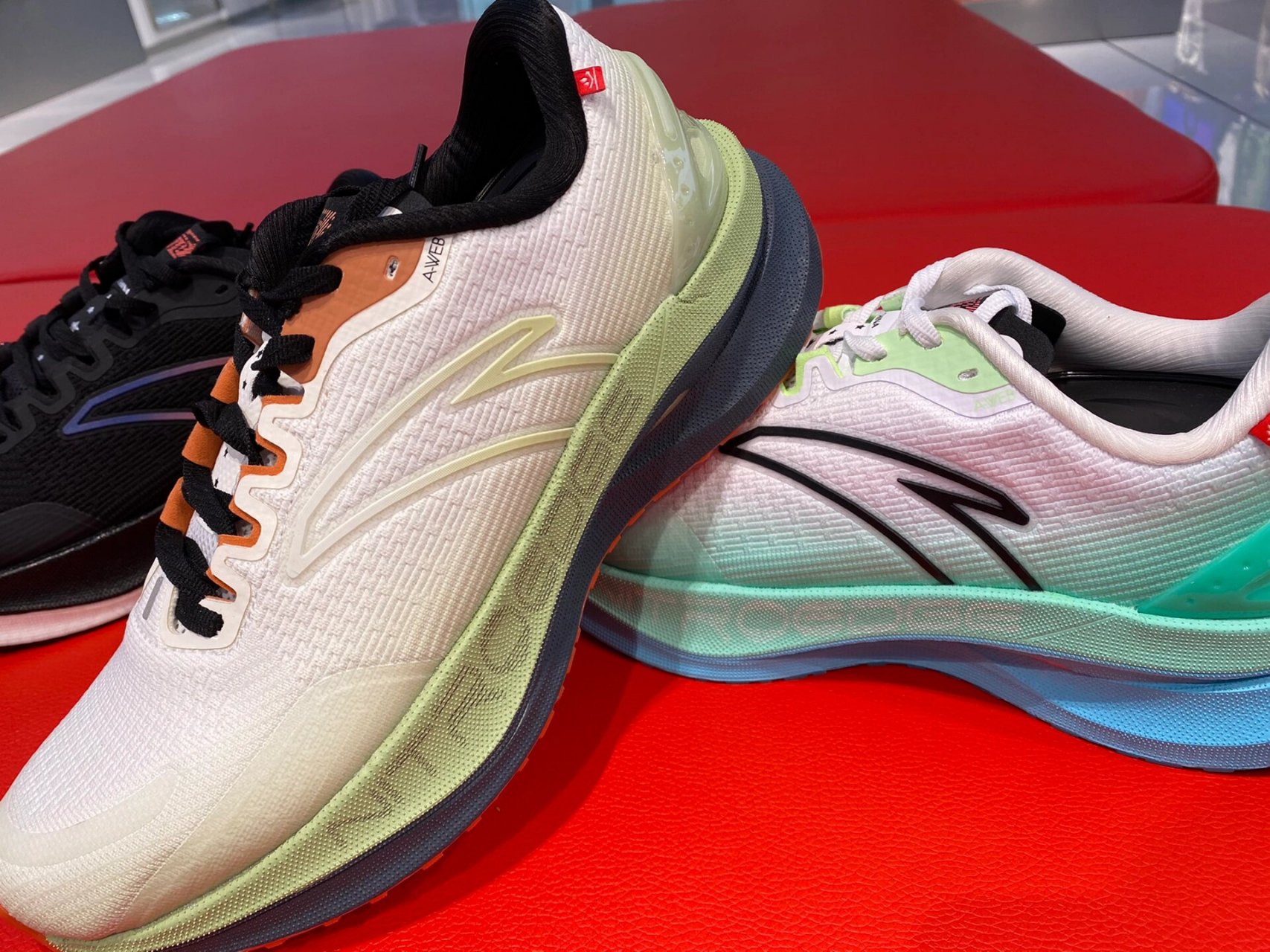 安踏冠军跑鞋2代6015 今天分享安踏冠军跑鞋2代pro 采用的是双层