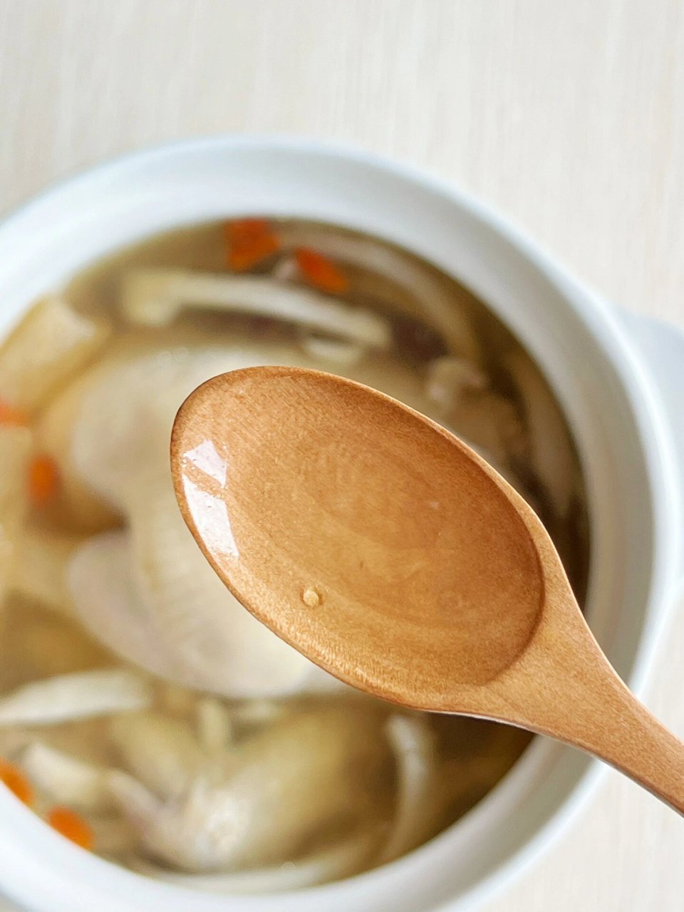 润燥清甜|竹笙椰子鸡汤0508 94秋风吹得一天比一天干燥,太适合