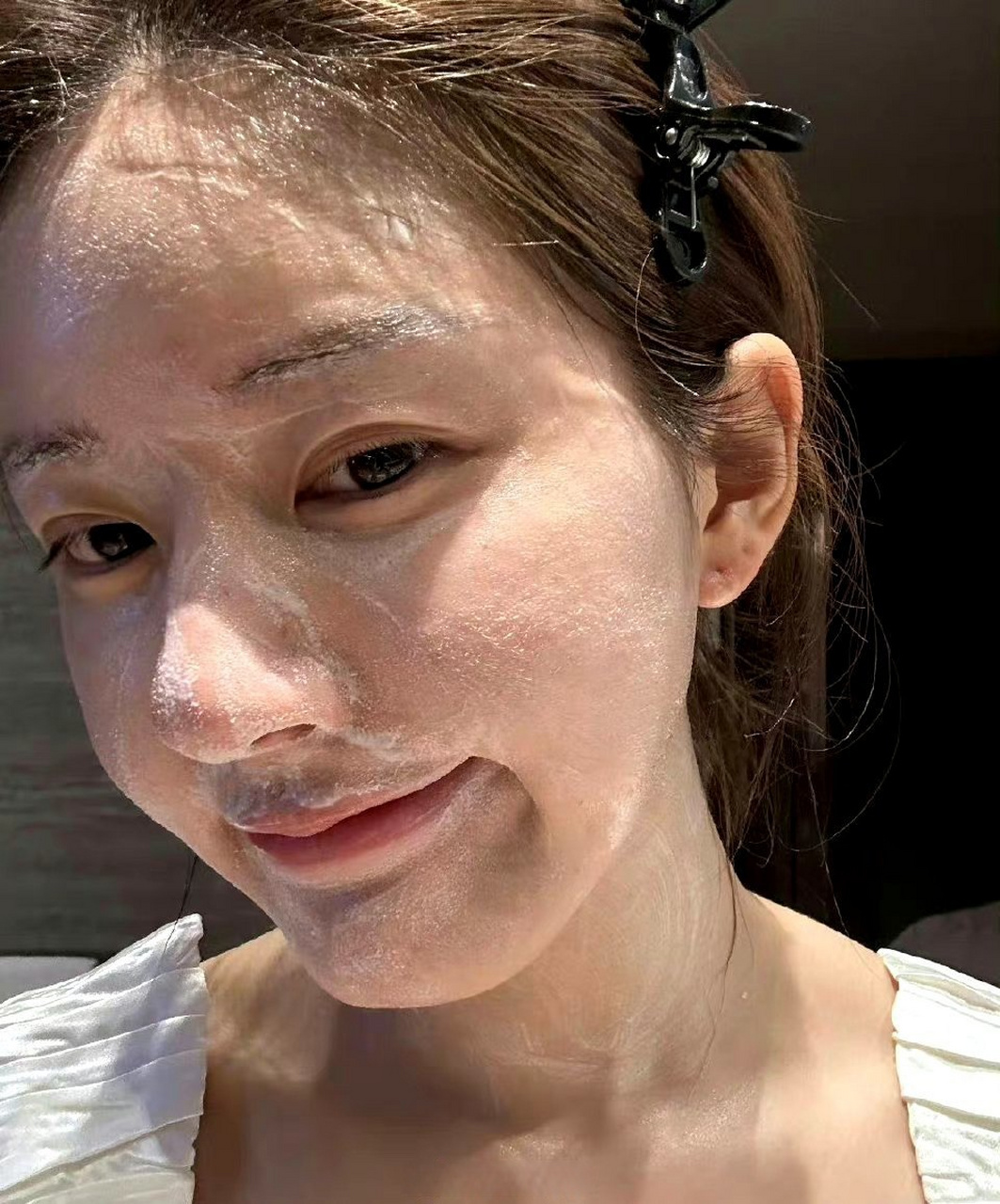 赵露思又晒素颜照了 这是要打消大家对她整容的怀疑吗?  #赵露思状态