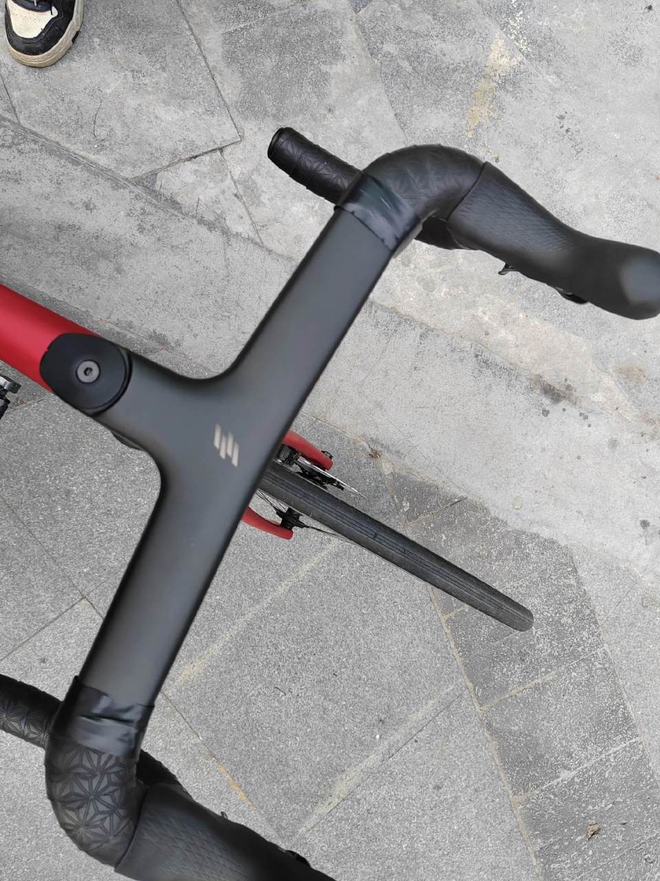 美利达斯特拉卡本.升级dt1100轮组,大石一体把,不是一般帅气