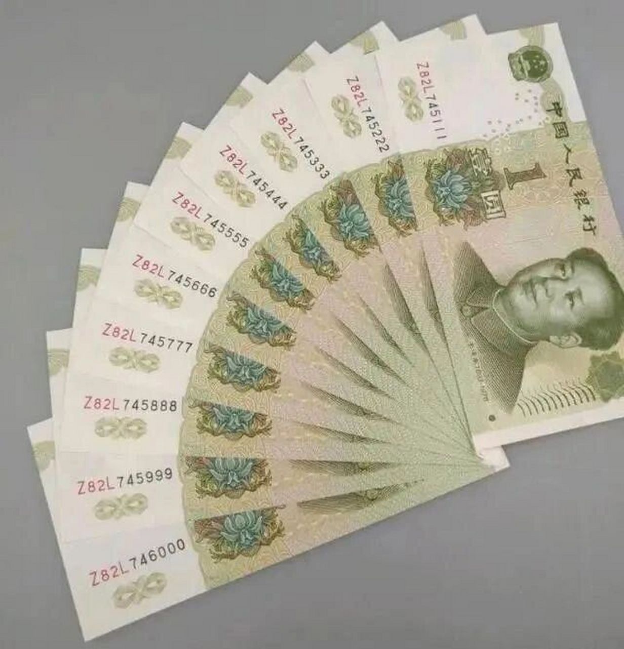 1999年的壹元纸币是第五套人民币中的一张,这张纸币也是现在大家酱ゥ