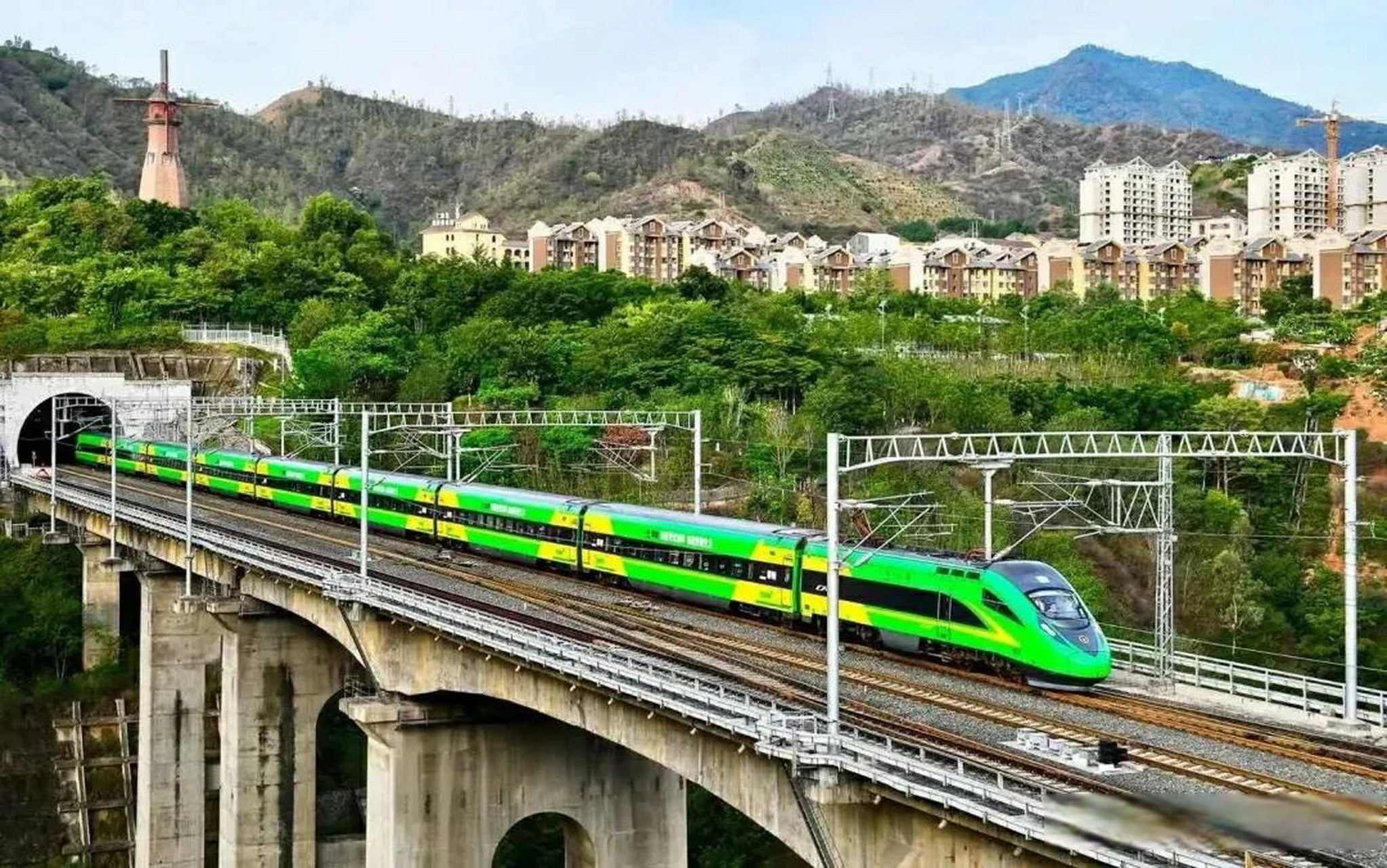 明天,"攀钢号"动车组列车首发,攀枝花直达成都!        哇噻!