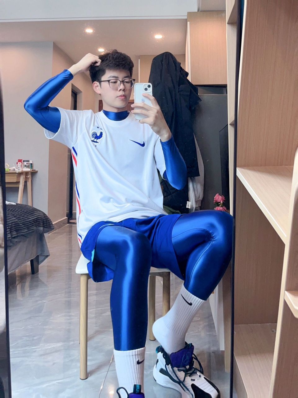 足球体育生穿什么颜色的球衣好?