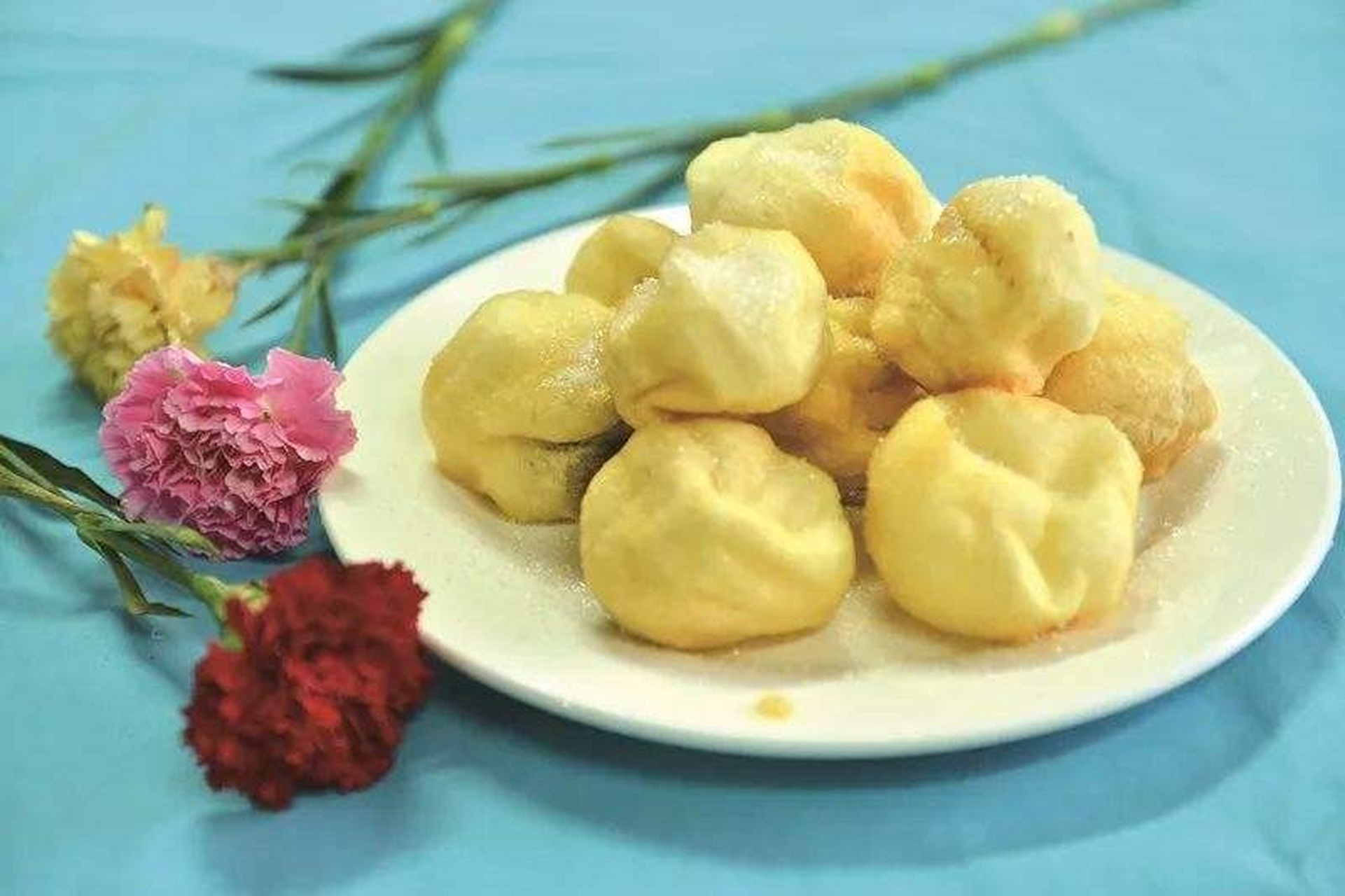 蛋清羊尾#美食##美食分享##浙江美食#  蛋清羊尾,又叫蛋白夹沙,雪绵