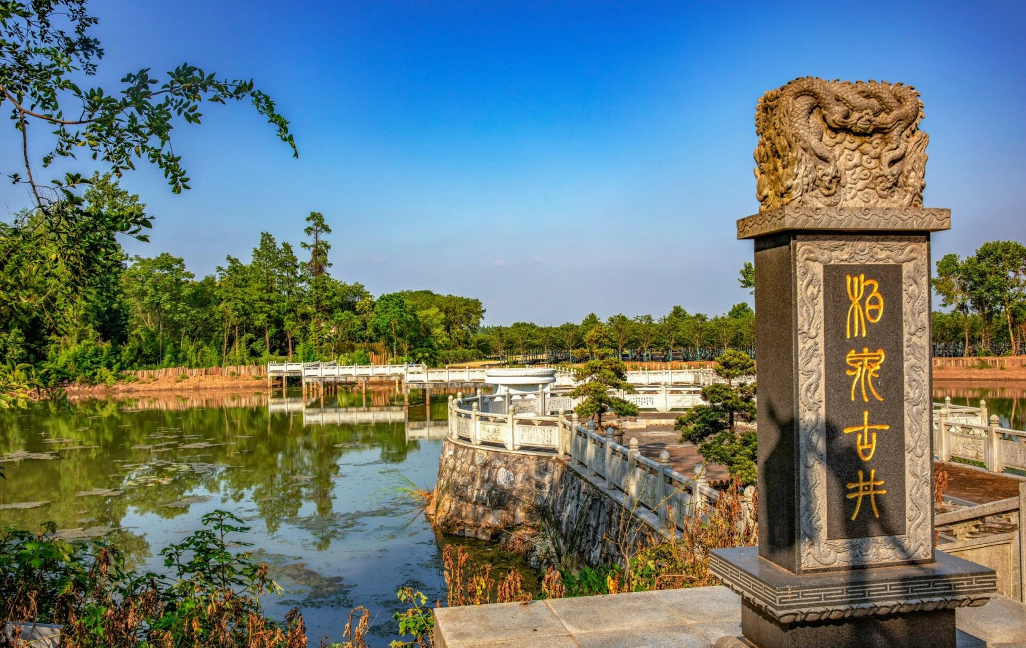 93寺庙:景德寺 99地址:武汉市东西湖区环山路东 6015开放
