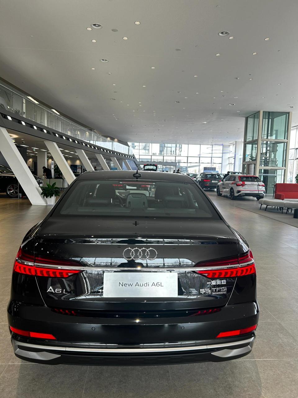 奥迪a6l|3月行情 a6l 55tfsi quattro尊享动感型 指导价:558900 分期