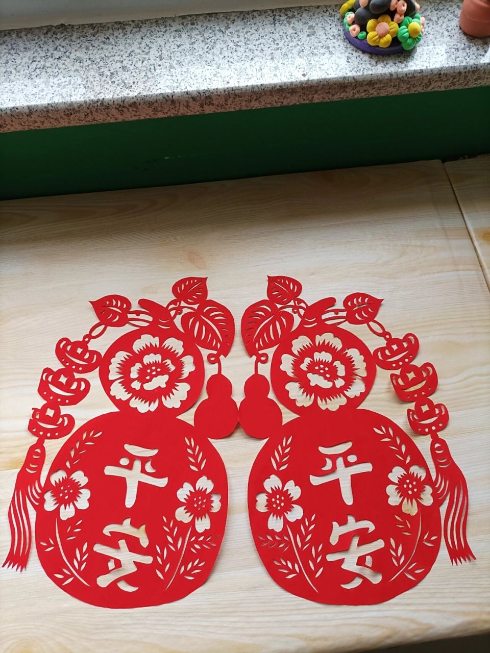 我的剪纸福禄图 剪了好多天,终于剪完了,发现字剪反了!晕09