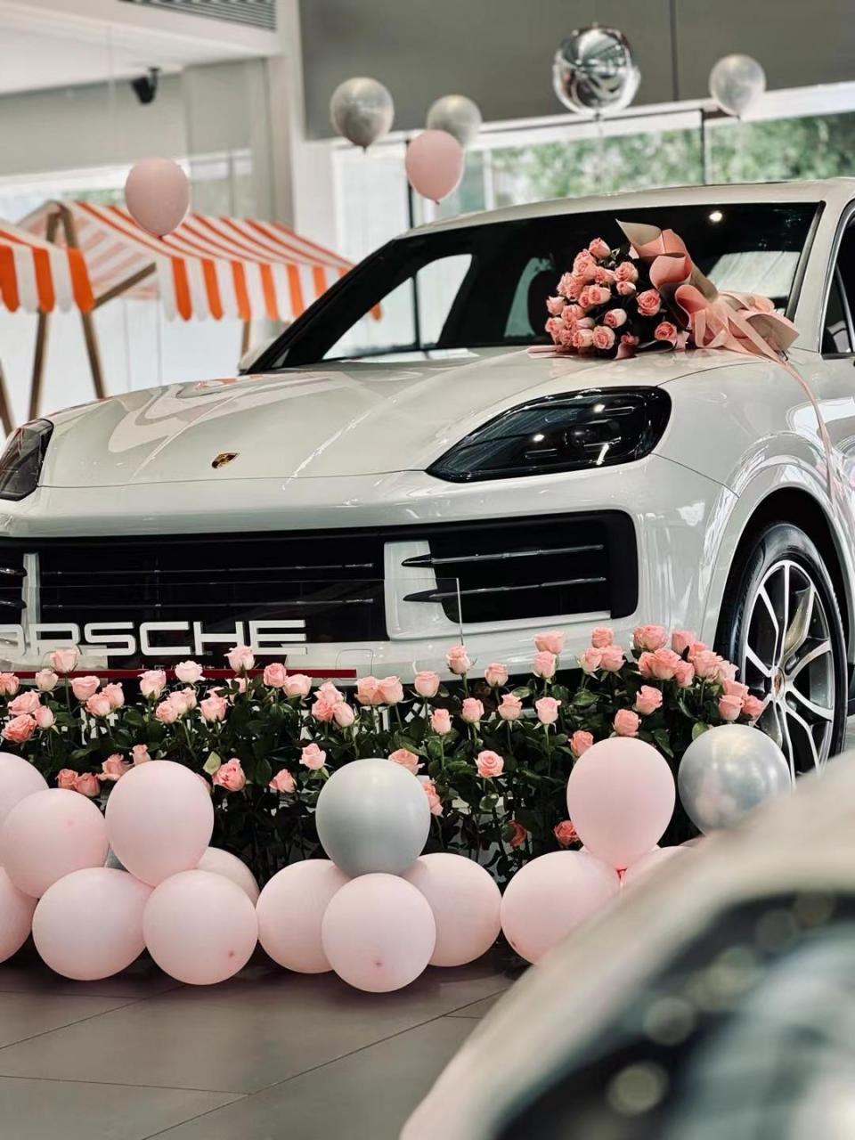 我很喜欢保时捷的广告语,英雄不问出处,人生需求出.